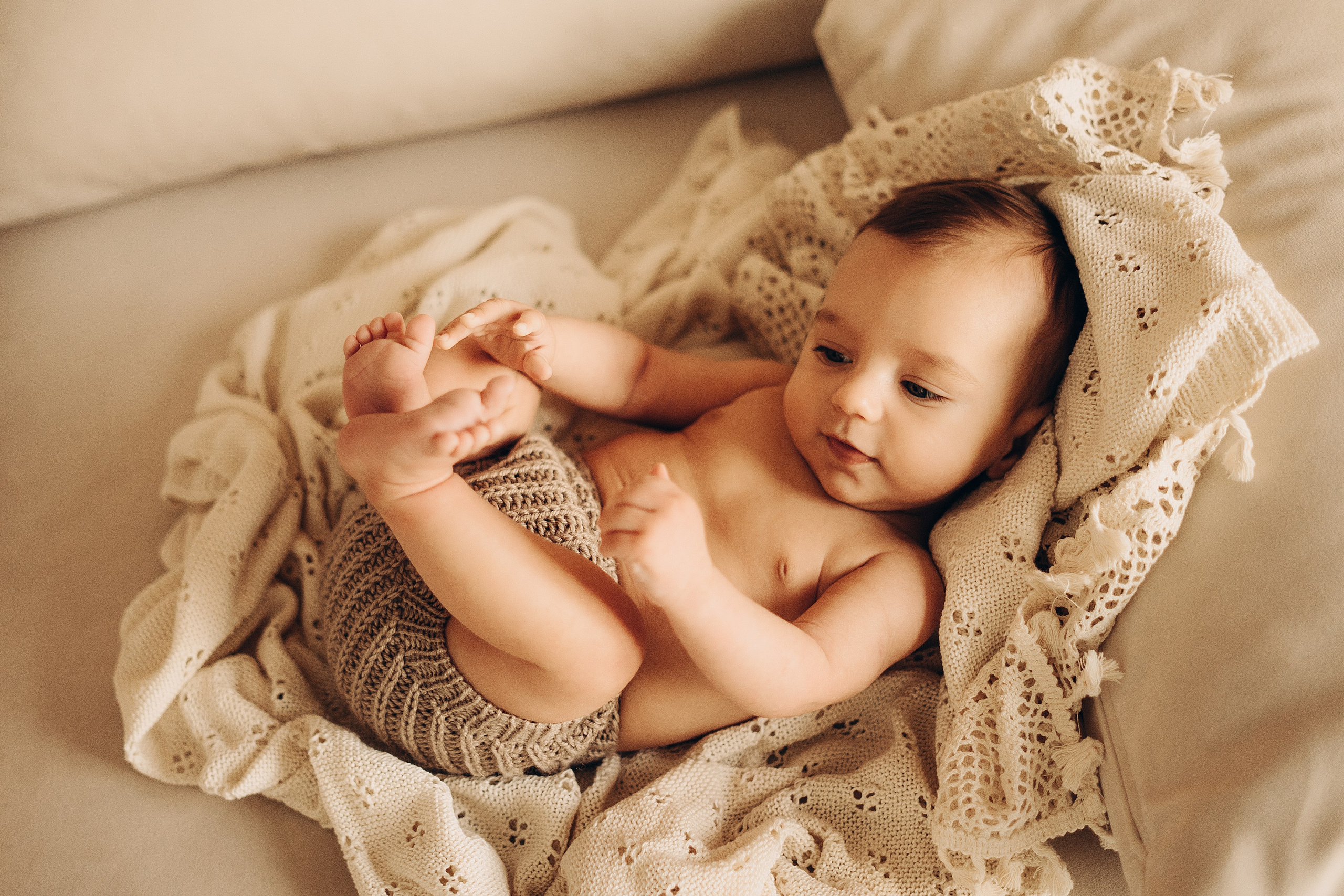 ньюборн фотосессия лайфстал фотограф новорожденные ребенок ребенок в реквизите семейные фото 