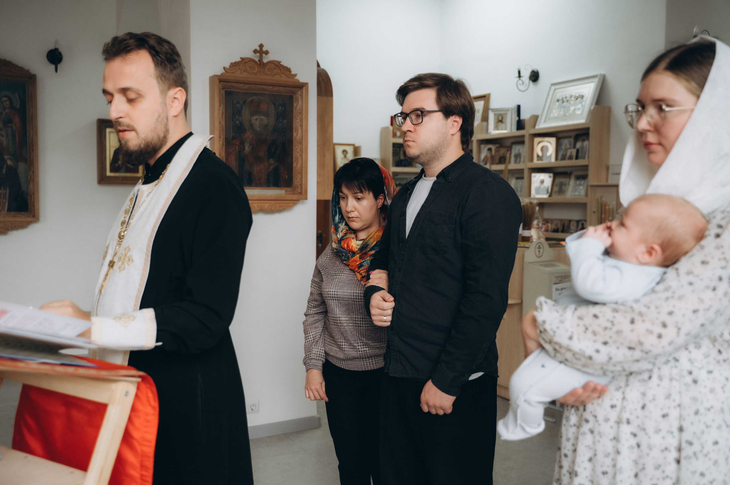 Крещение Ромы (Приход храма святой Равноапостольной княгини Ольги). Семейный фотограф в Минске Дарья Дреко