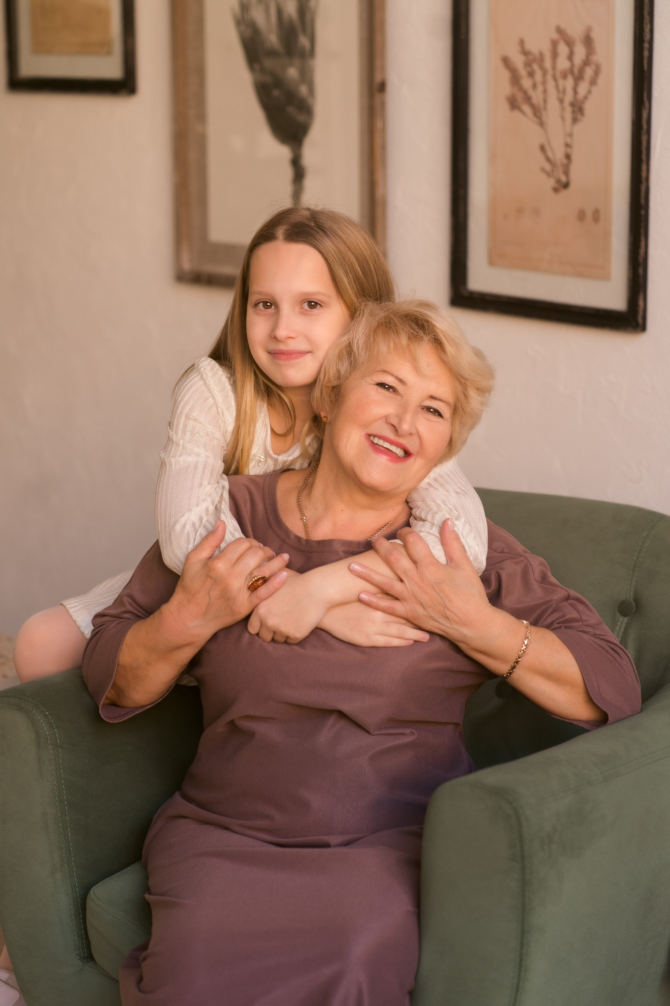 Бабушка и внуки. Nadia Fay