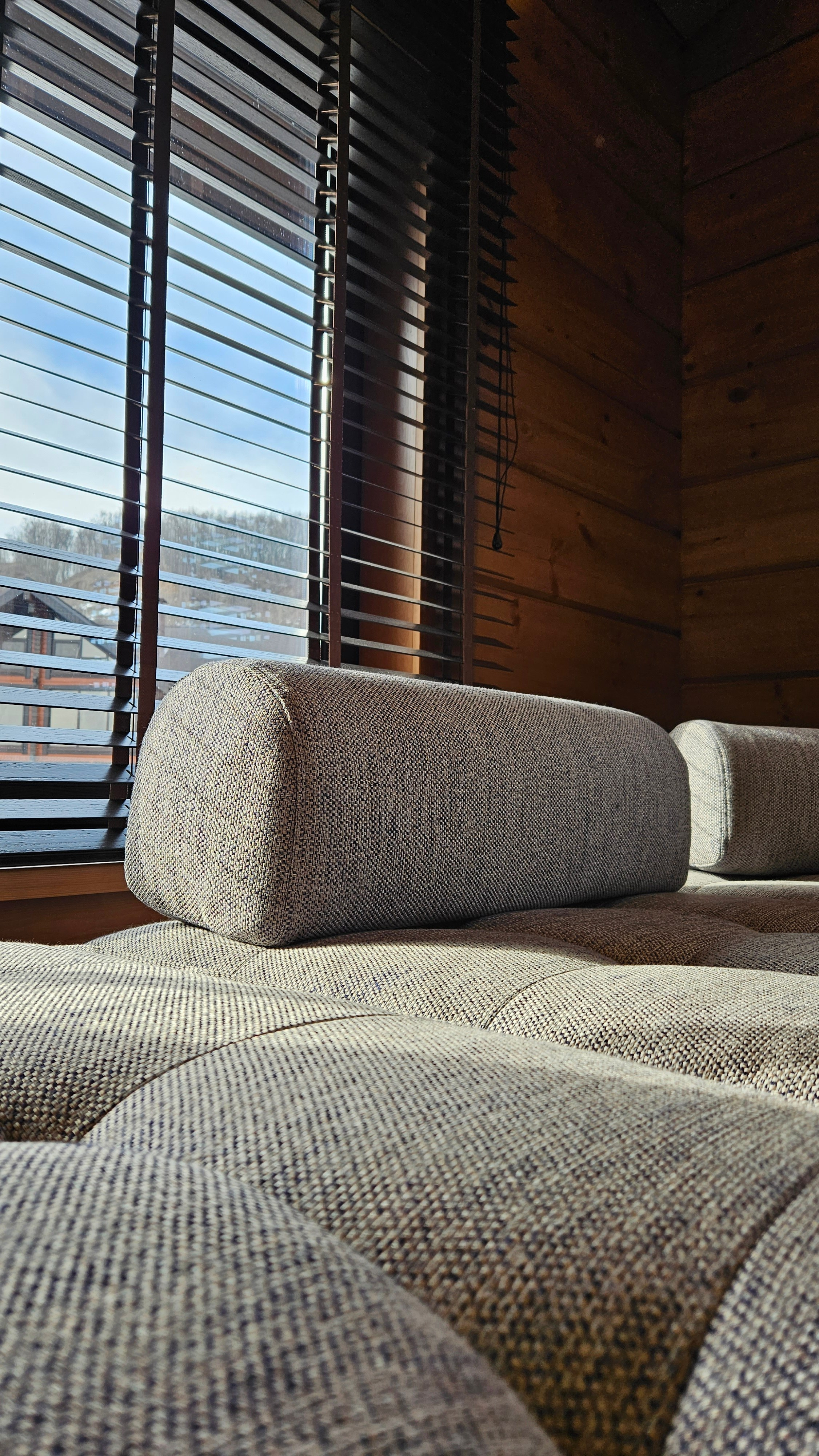 Диван на заказ Изготовление мягкой мебели. Студия интерьерных решений SUNHOUSE. Натяжные потолки, шторы, текстиль