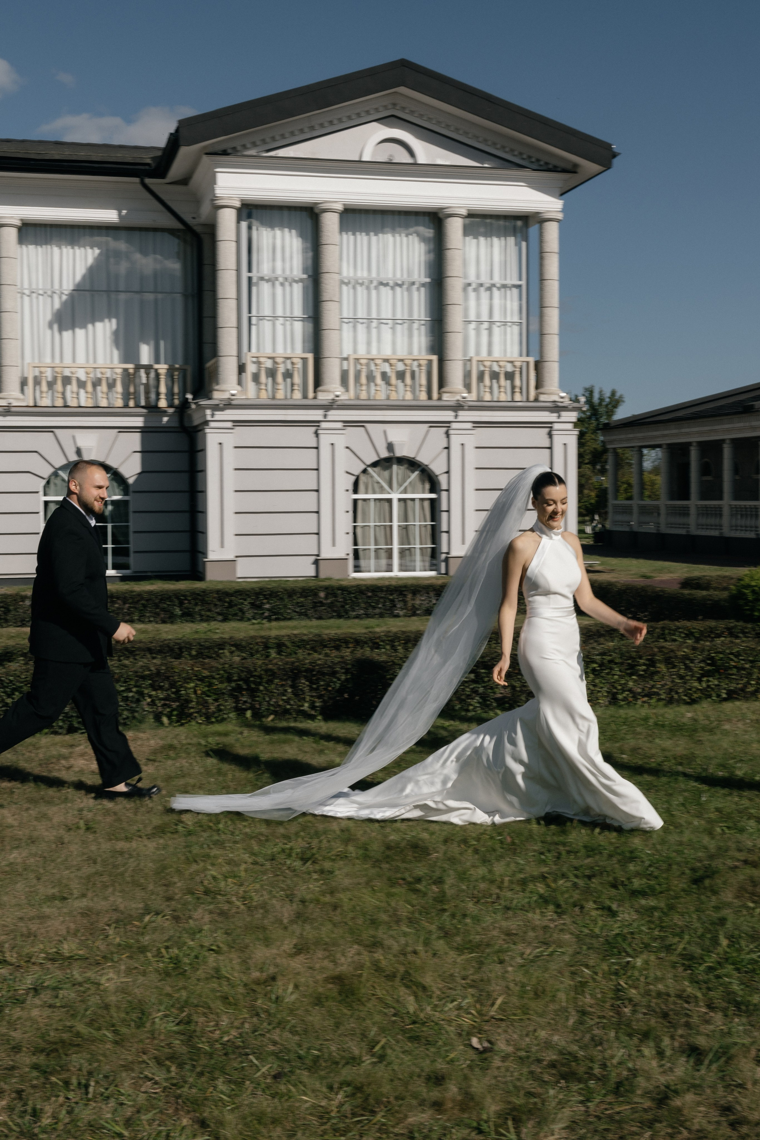 Wedding day in VERSAL PARK. Wedding PHOTOGRAPHER Andrew Vnukov