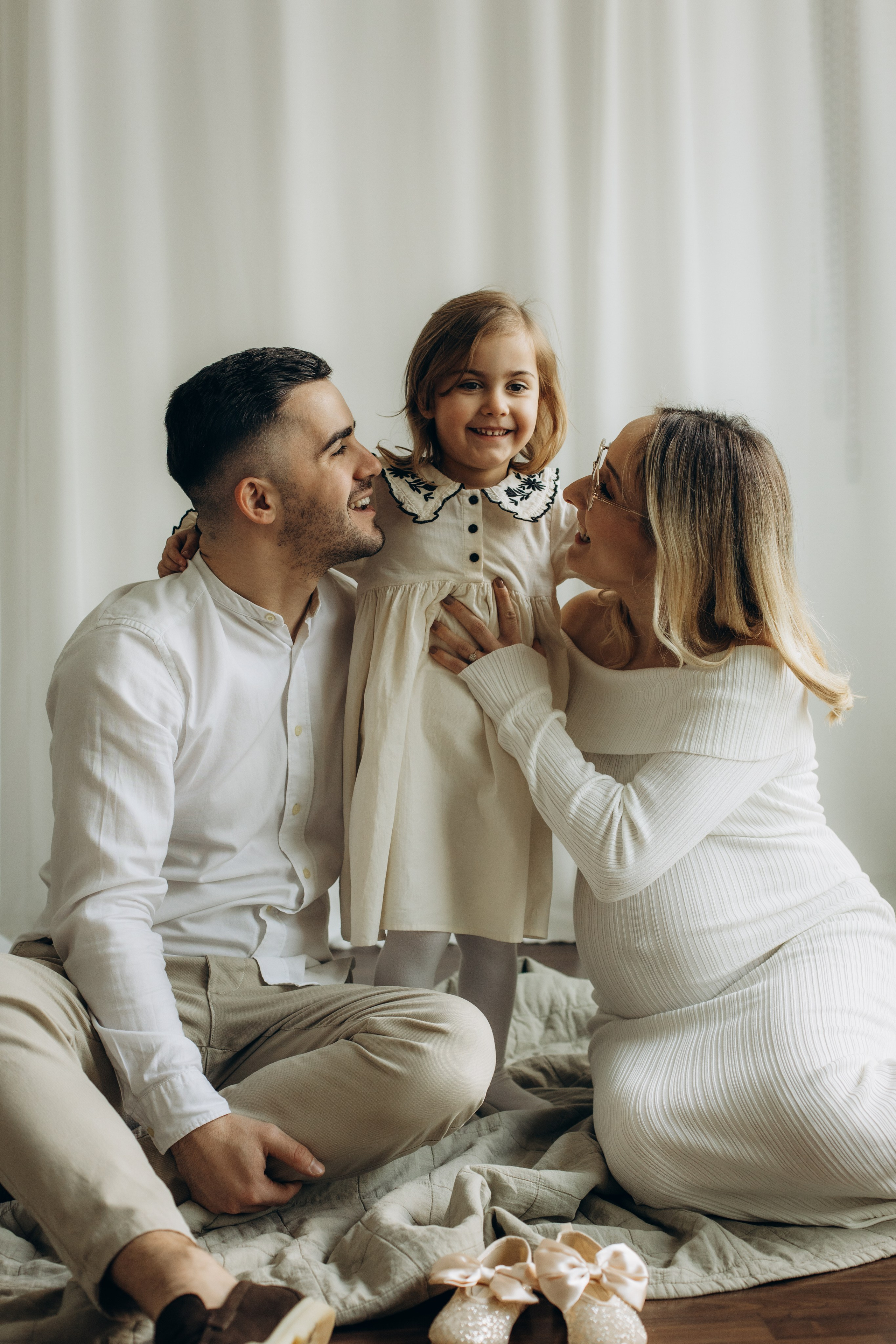 Babybauch-Shooting im Studio. Fotografin in Erlangen, Nürnberg und Umgebung