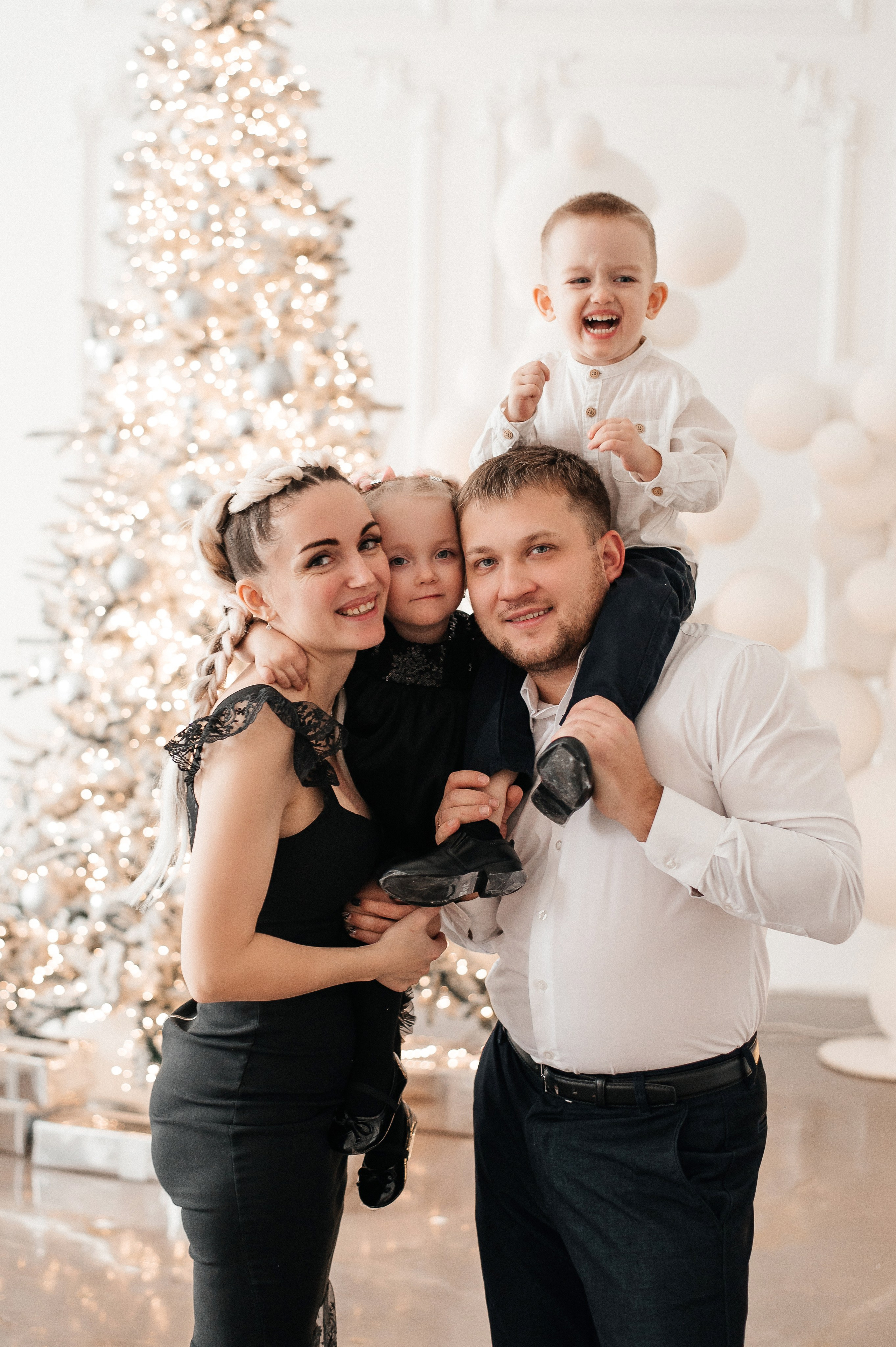 Смотреть в одну сторону. Свадебный и семейный фотограф в Красноярске Виктория Тимонина