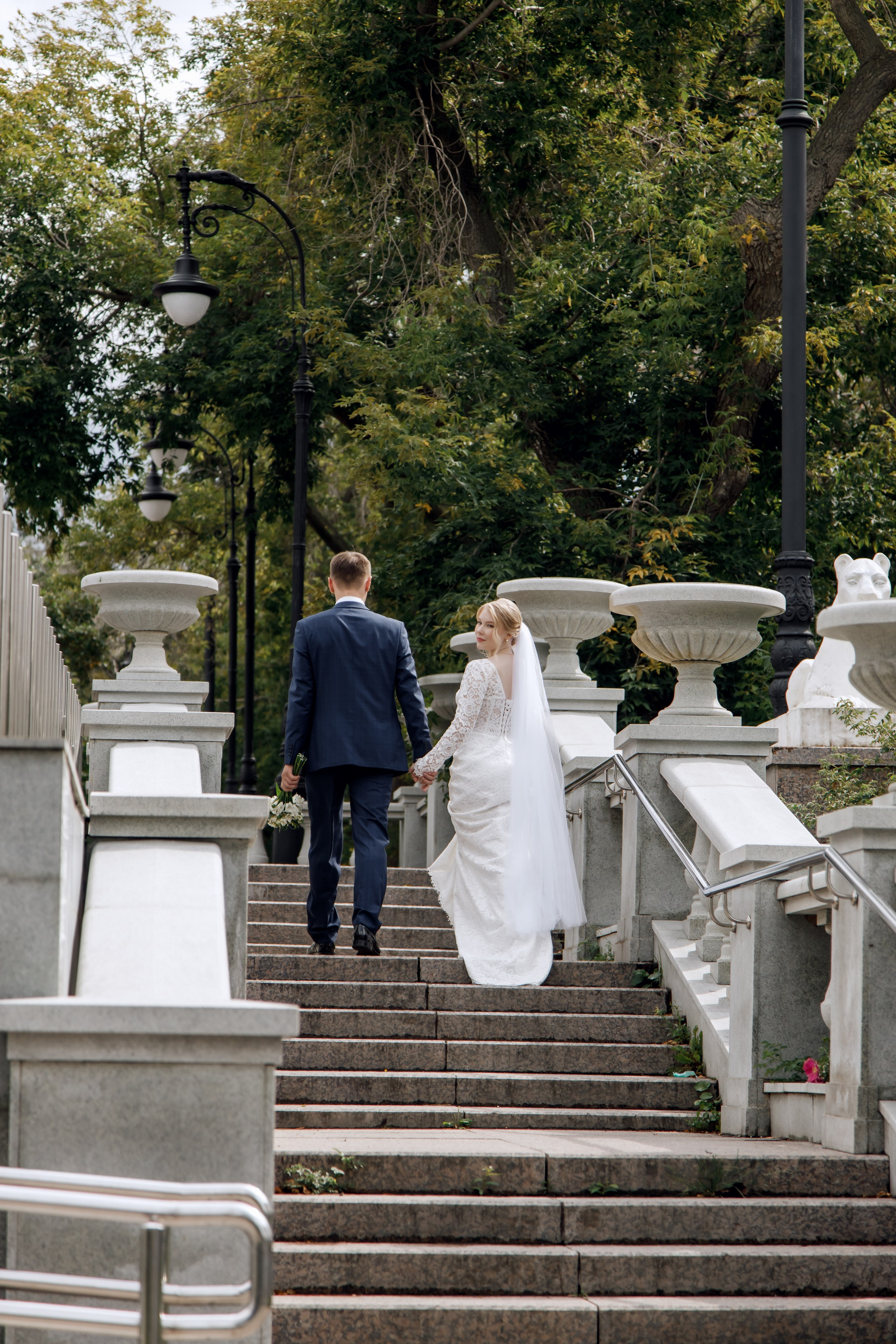 Оперный театр парк. Свадебный и семейный фотограф Екатеринбург Настя Саедгалина