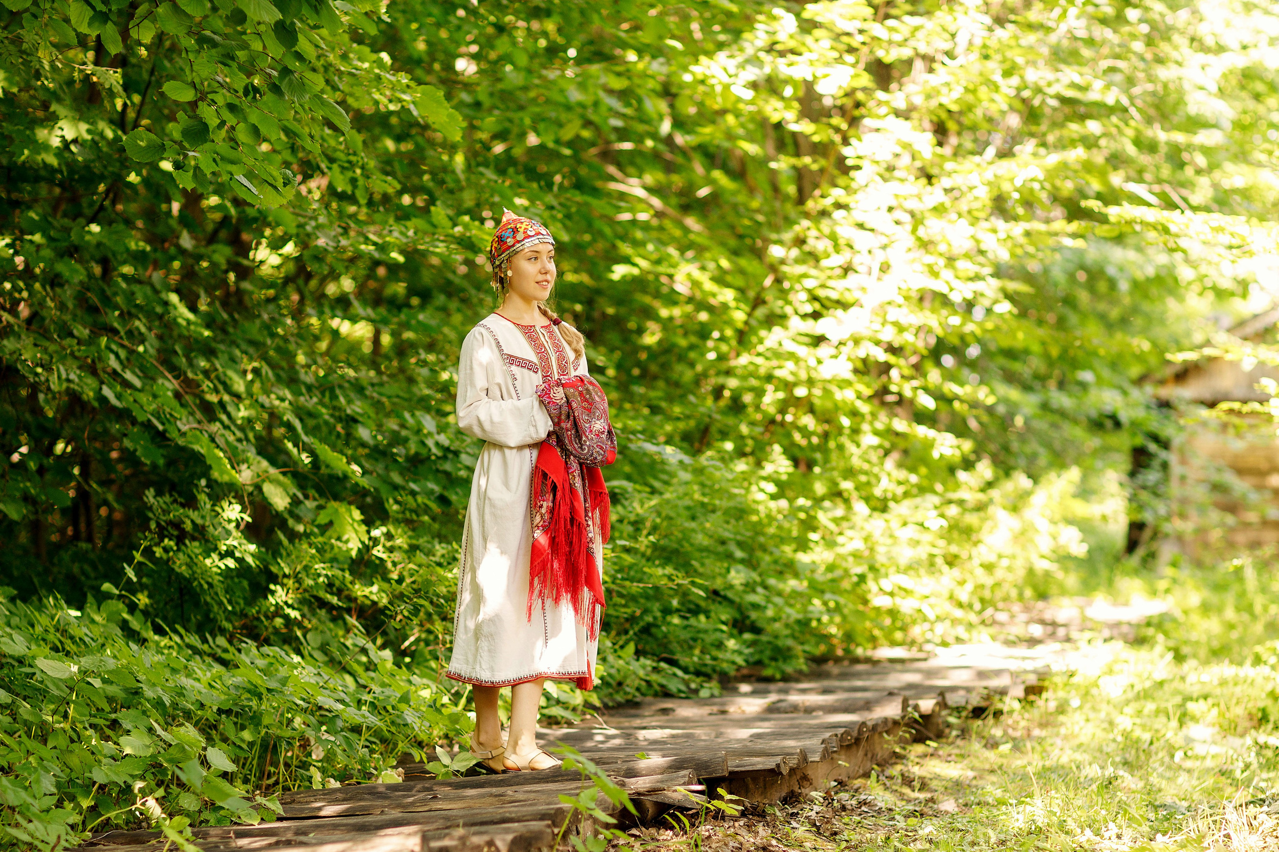 Фотосессия с Аней в этнокомплексе Ясна. Портретный и репортажный фотограф в Чебоксарах Андриян Чаркин