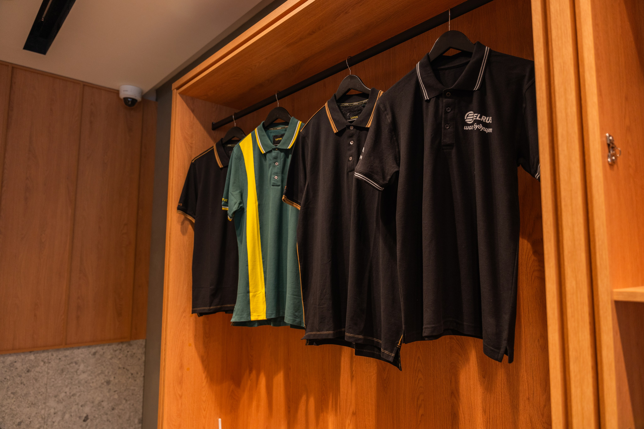 Интерьерная фотосъемка автосалона Elrus в Краснодаре. Zeekr, LiXiang Профессиональная фотосъемка интерьера премиум-автосалона в Краснодаре. Шедевры для Вас! Фотограф и Видеограф в Краснодаре Пахиев Руслан