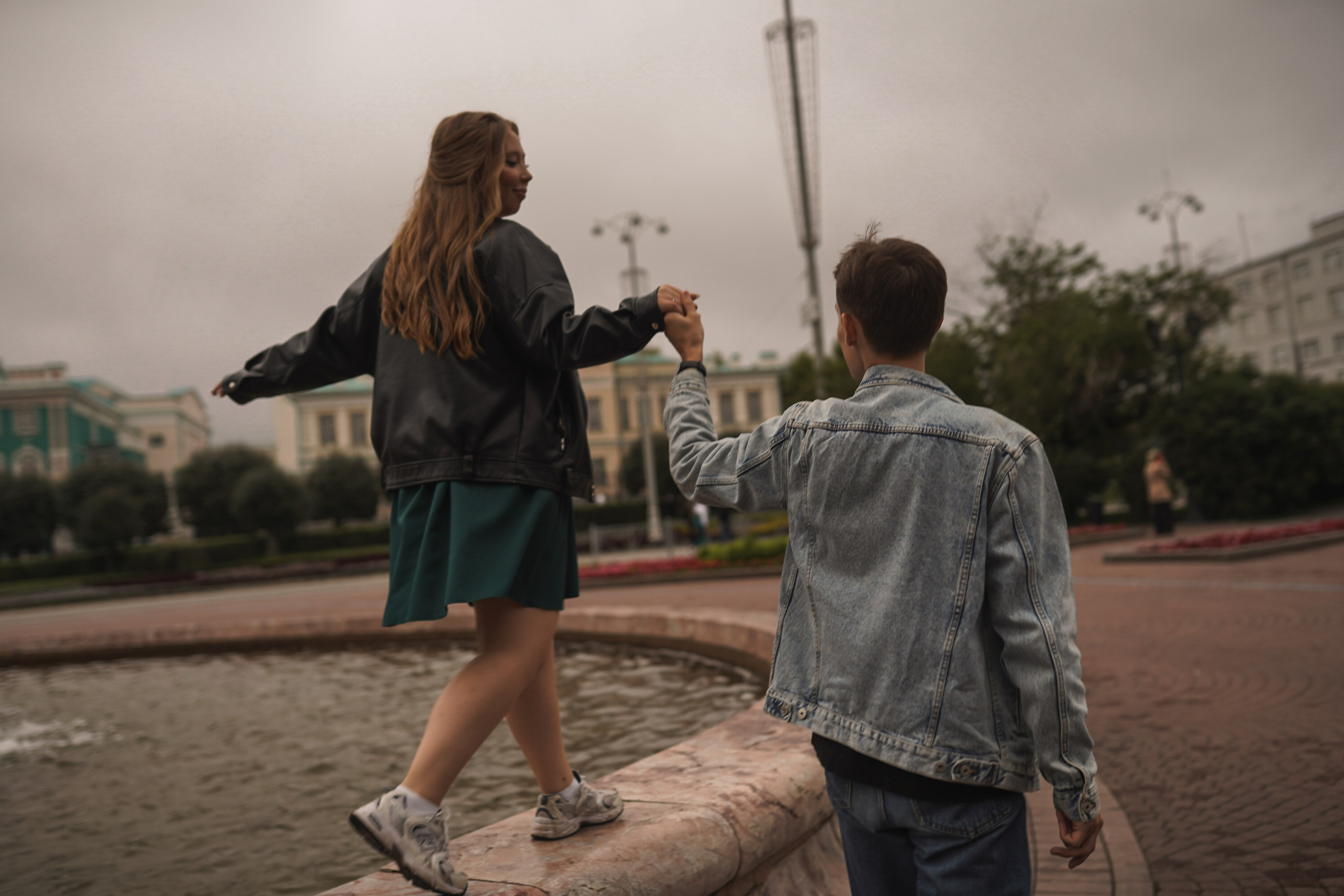 За малиновым солнцем