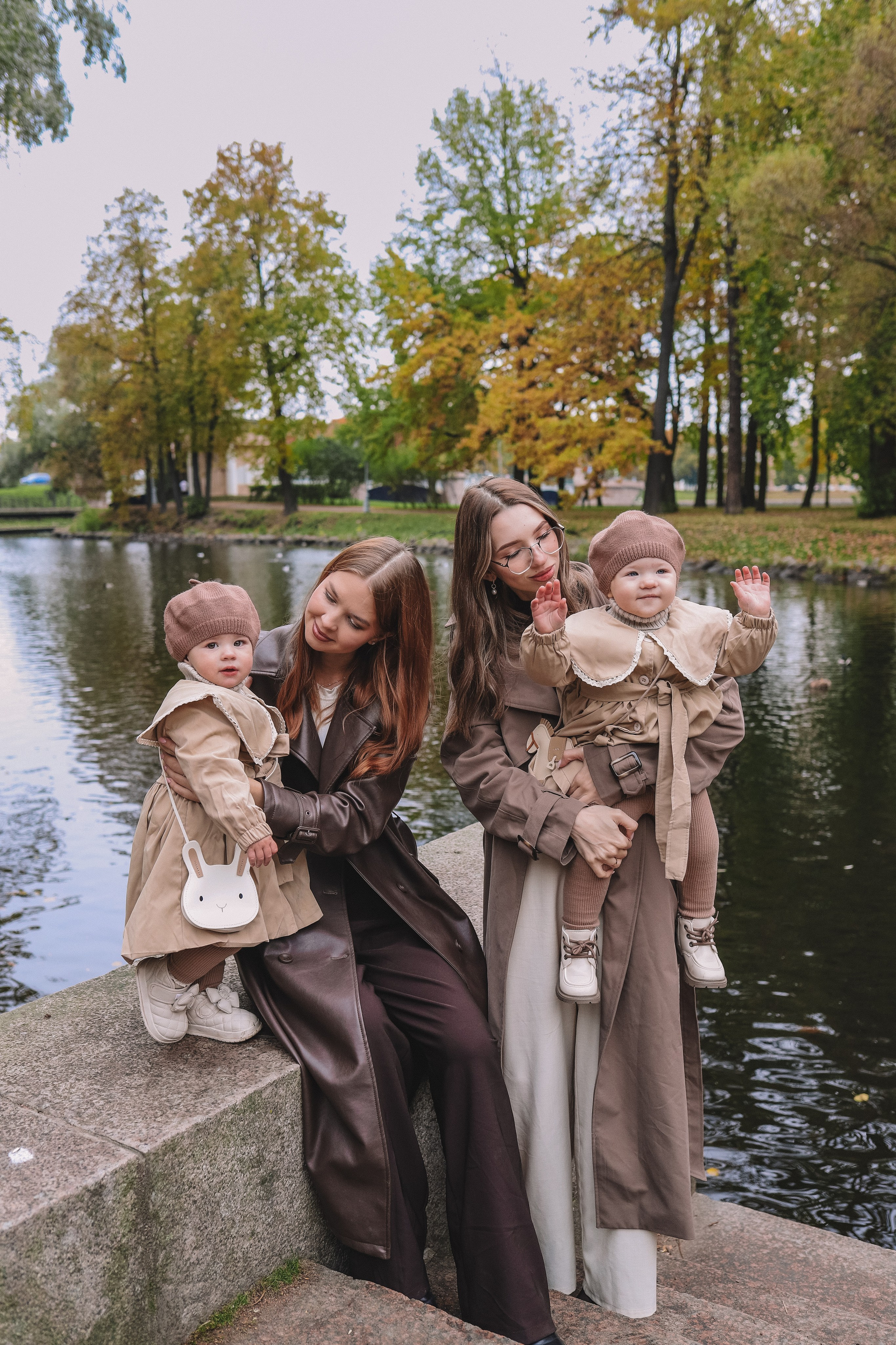 Мамы с дочками в осеннем парке. Фотограф Олеся Беляева | Санкт-Петербург и Ленобласть