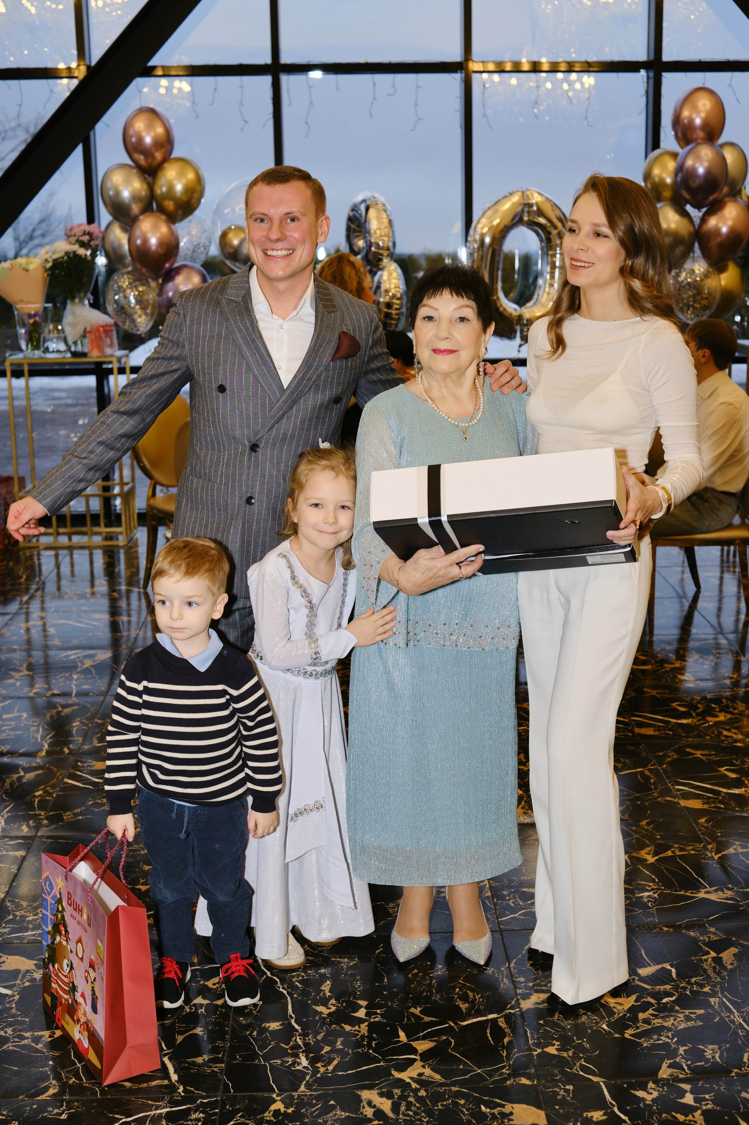 Фотограф на день рождения и корпоратив в Санкт-Петербурге | Филипп Линзин. Репортажный и портретный фотограф в Санкт-Петербурге Филипп Линзин