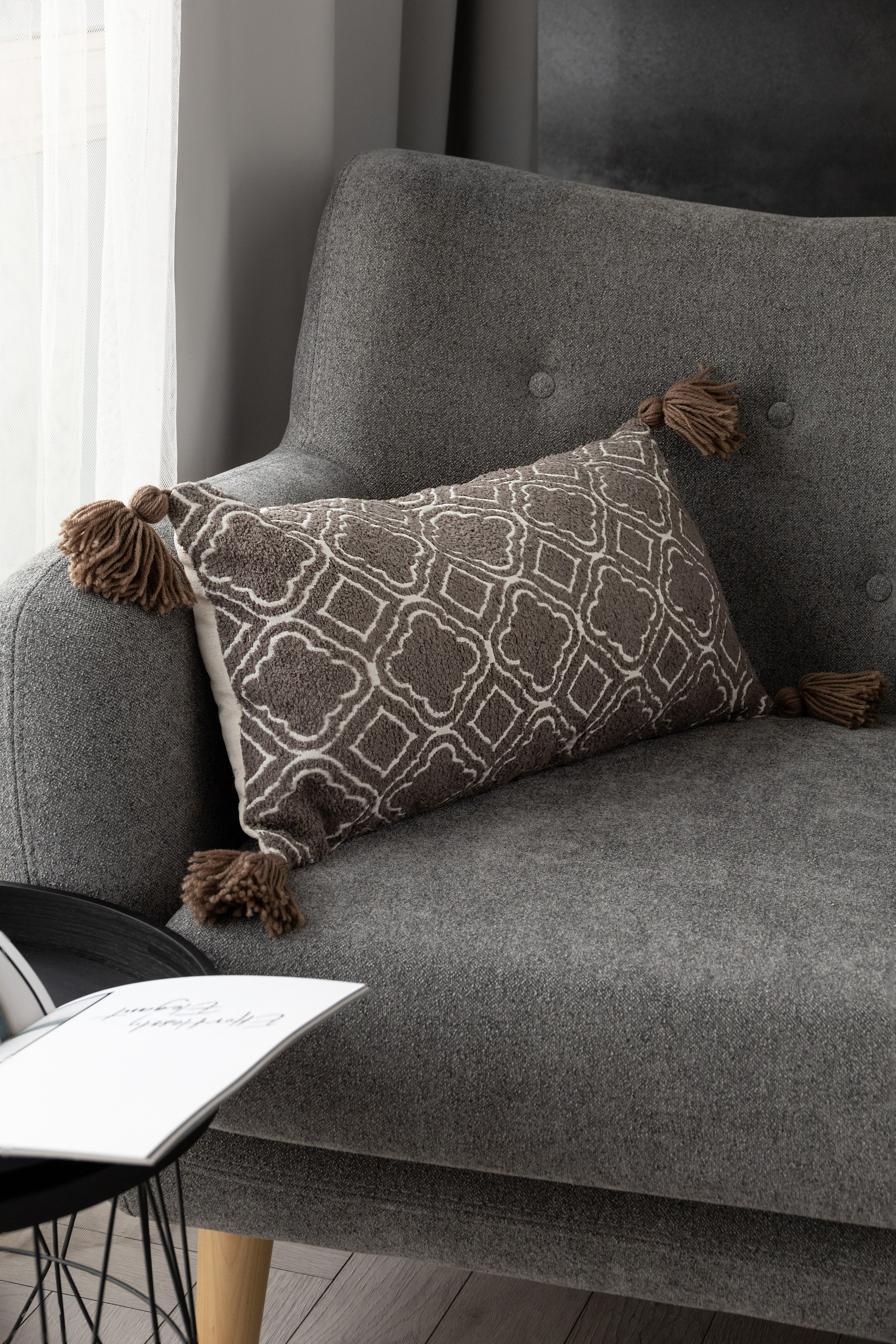 Интерьерная съемка декоративных подушек на кресле | Контент для бренда текстиля