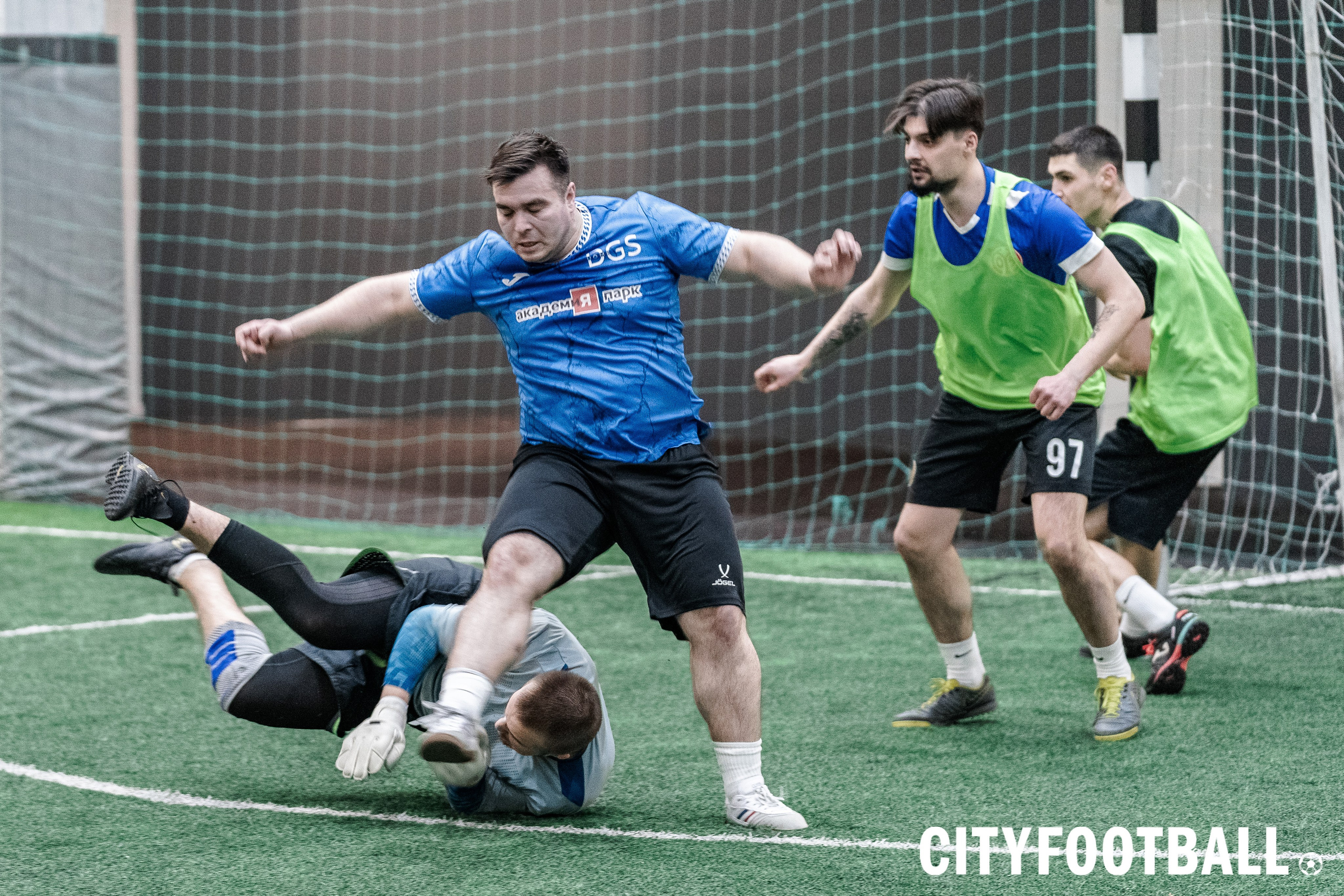 Турнирные игры взрослой лиги CityFootball Солнцево. Фотограф Владимир Бакарюк