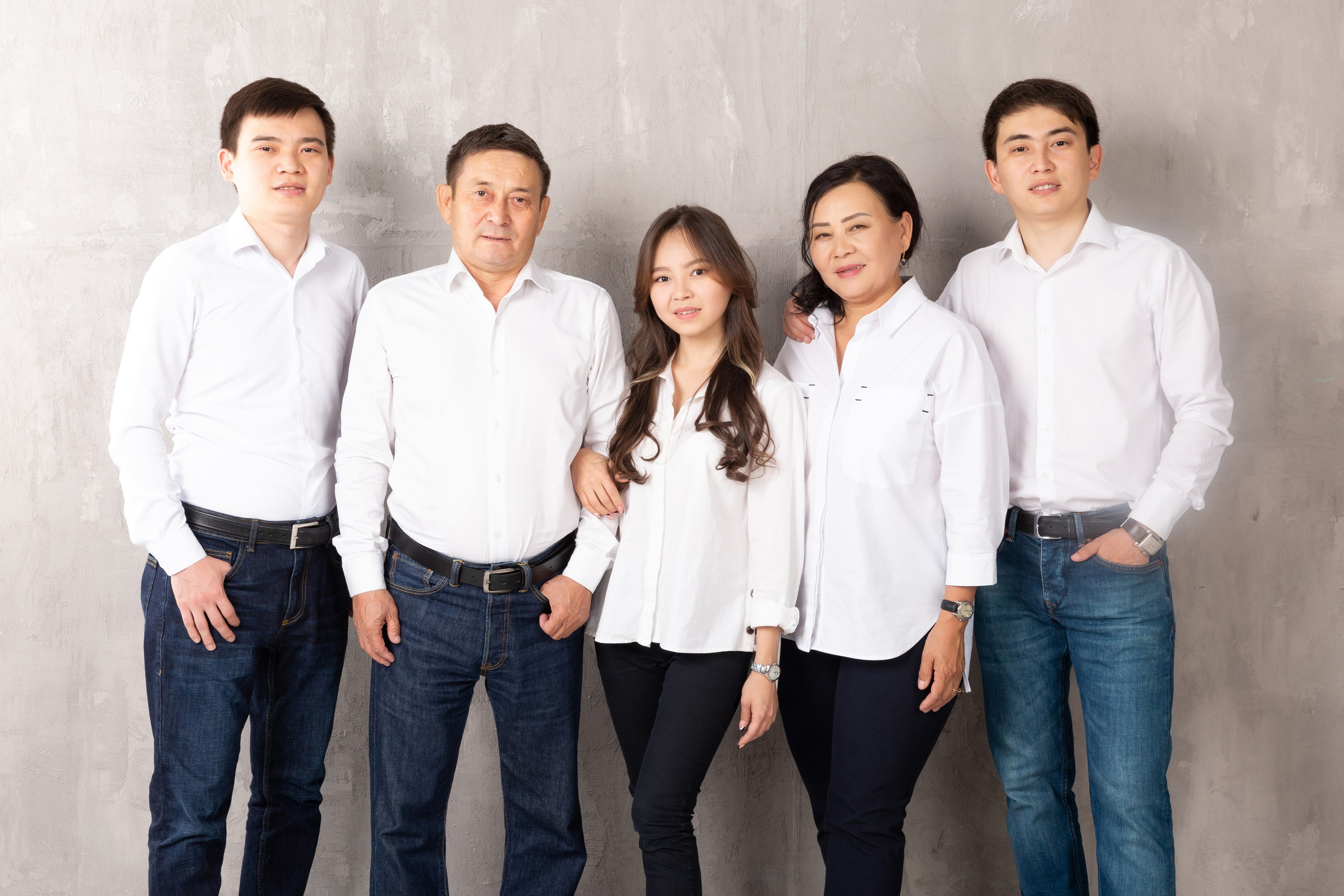 Аяулым и семья. Фотостудия Алматы. Семейная и детская фотостудия Family studio.Фотограф Алматы