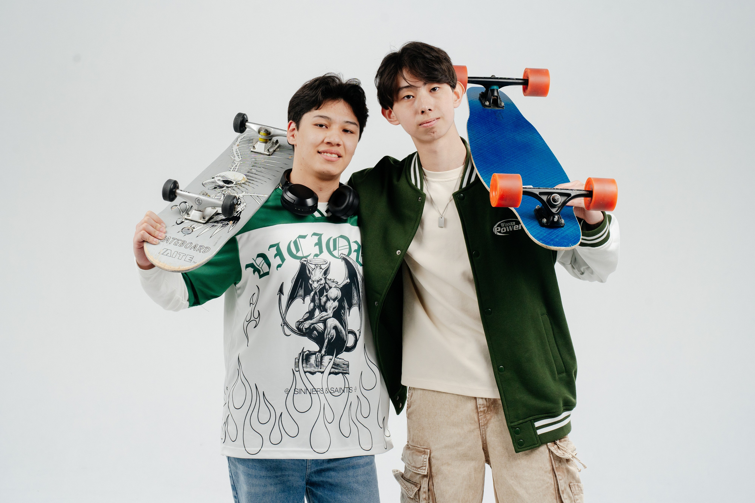 По двое. Выпускные альбомы в Нур-Султане (Астана) и по всему Казахстану