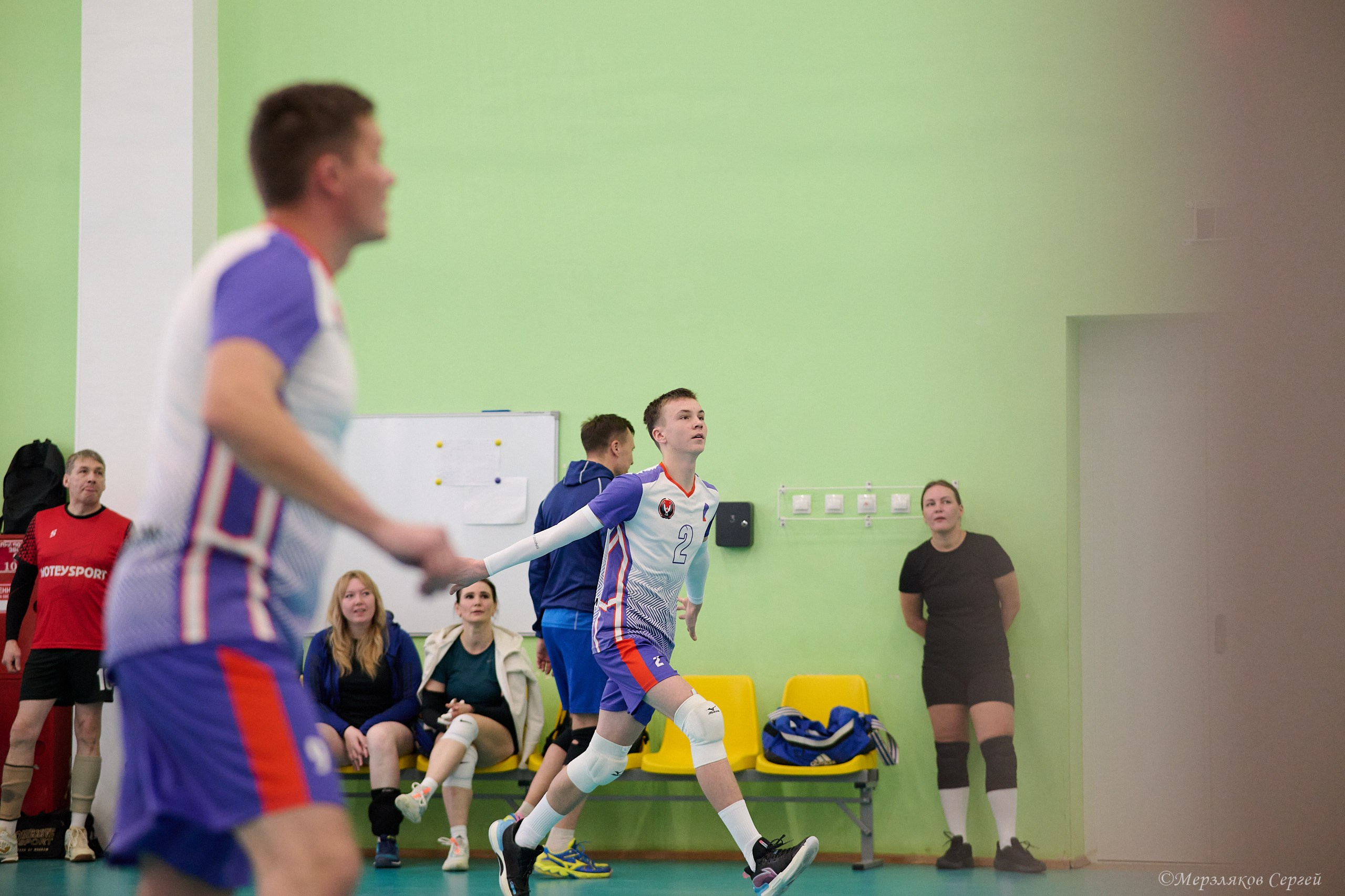 Новогодний волейбольный турнир. Ижевск. 16.12.23. Спортивный репортажный фотограф в Ижевске Сергей Мерзляков