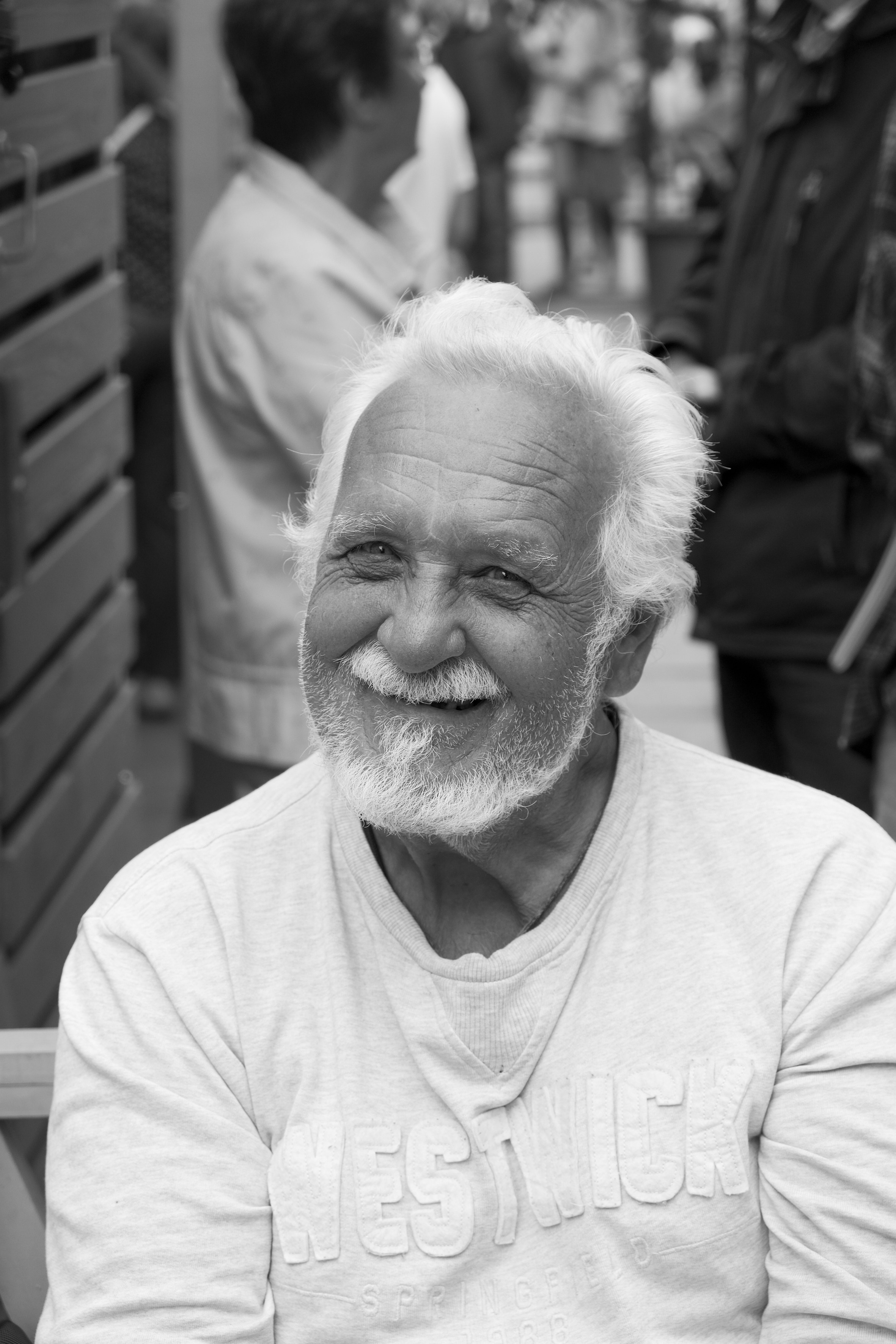 Случайные прохожие. Главная