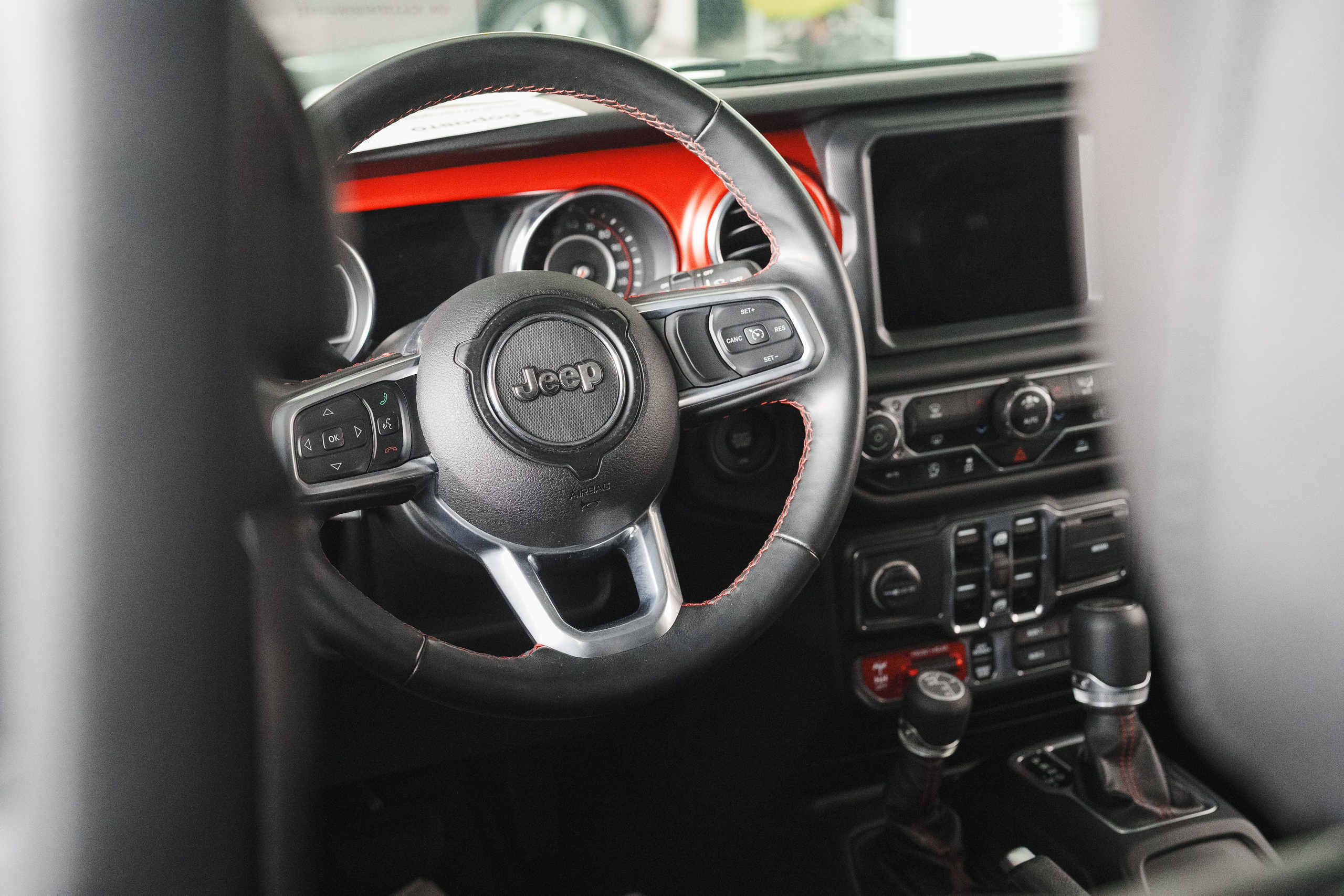 Автосалон «Боравто». Фотограф Олег Сотник