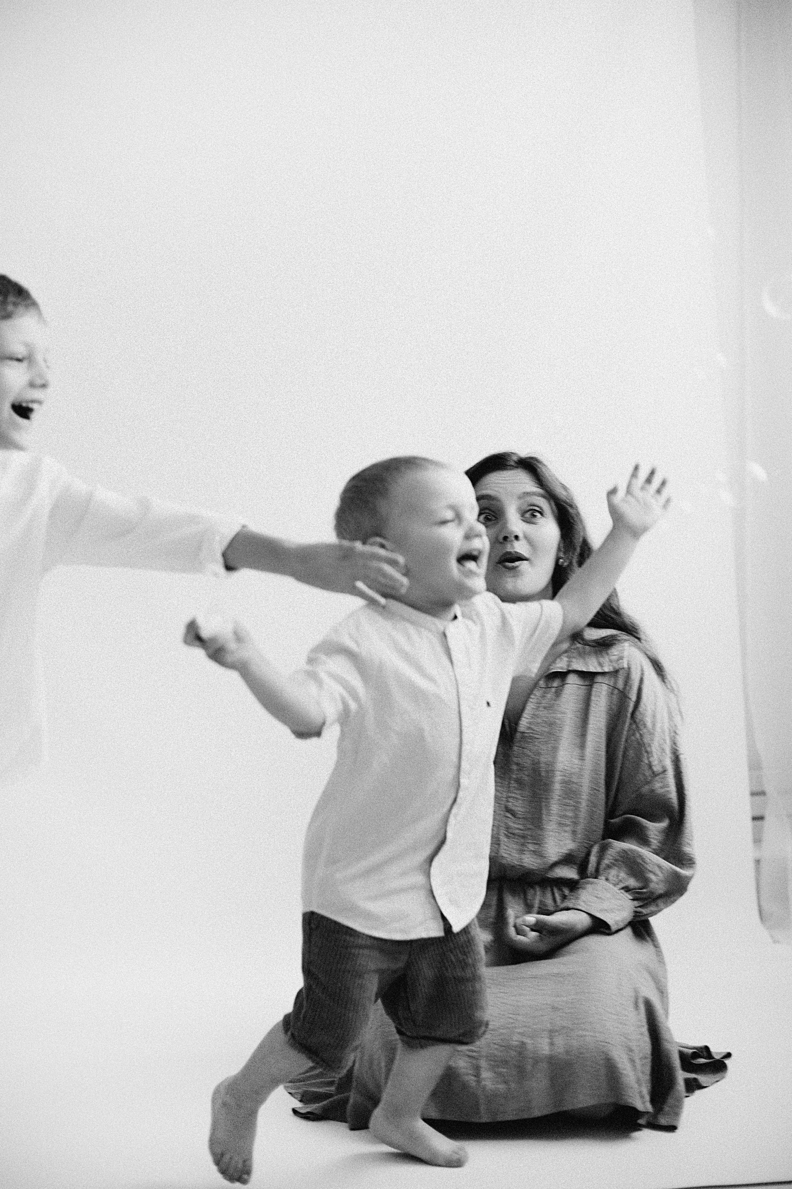 Ангелина и мальчики. Репортажный и детский фотограф в Минске