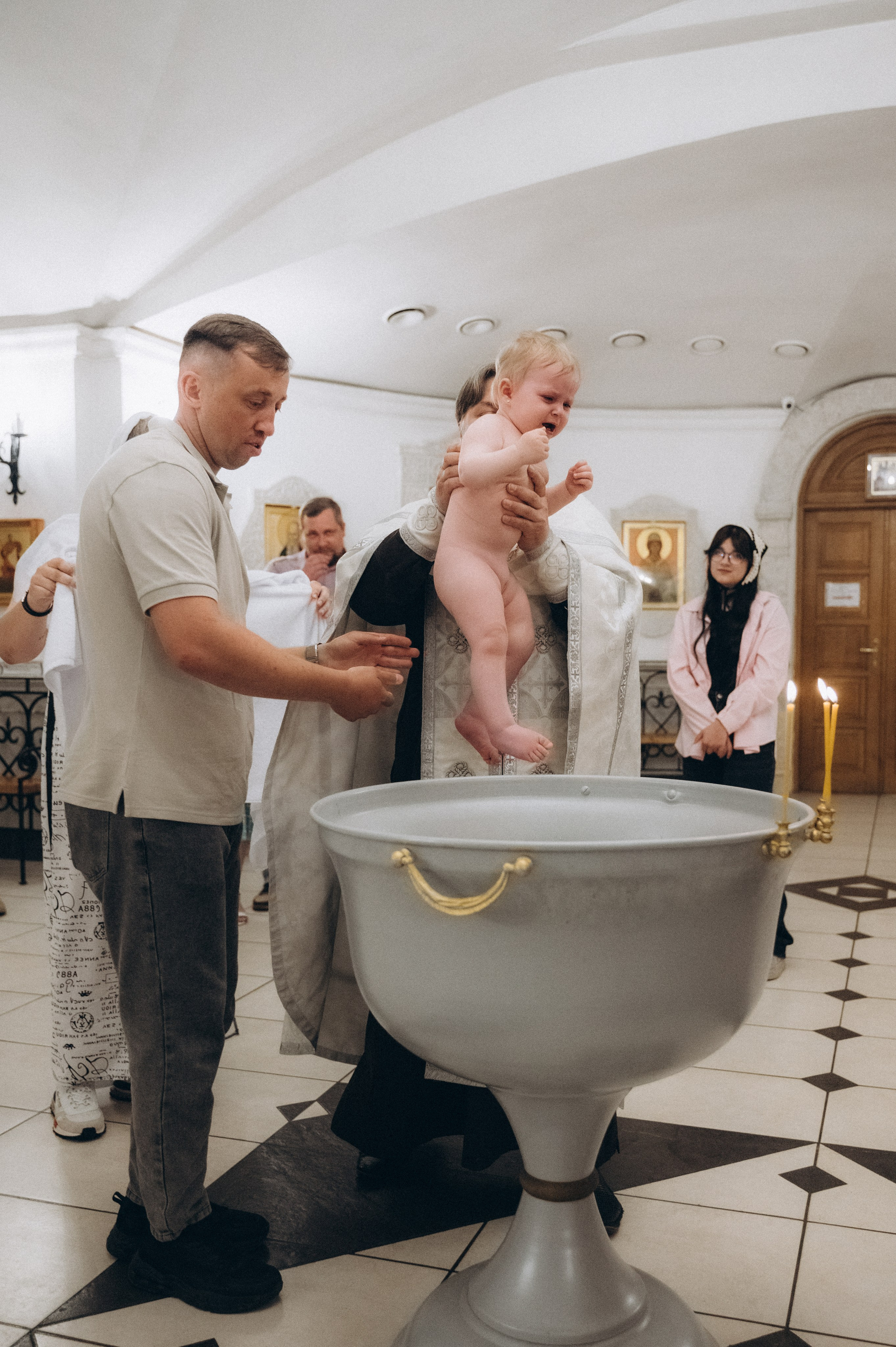 Крещение Владиславы (Криптовый храм в честь собора Новомучеников и Исповедников земли Белорусской). Семейный фотограф в Минске Дарья Дреко