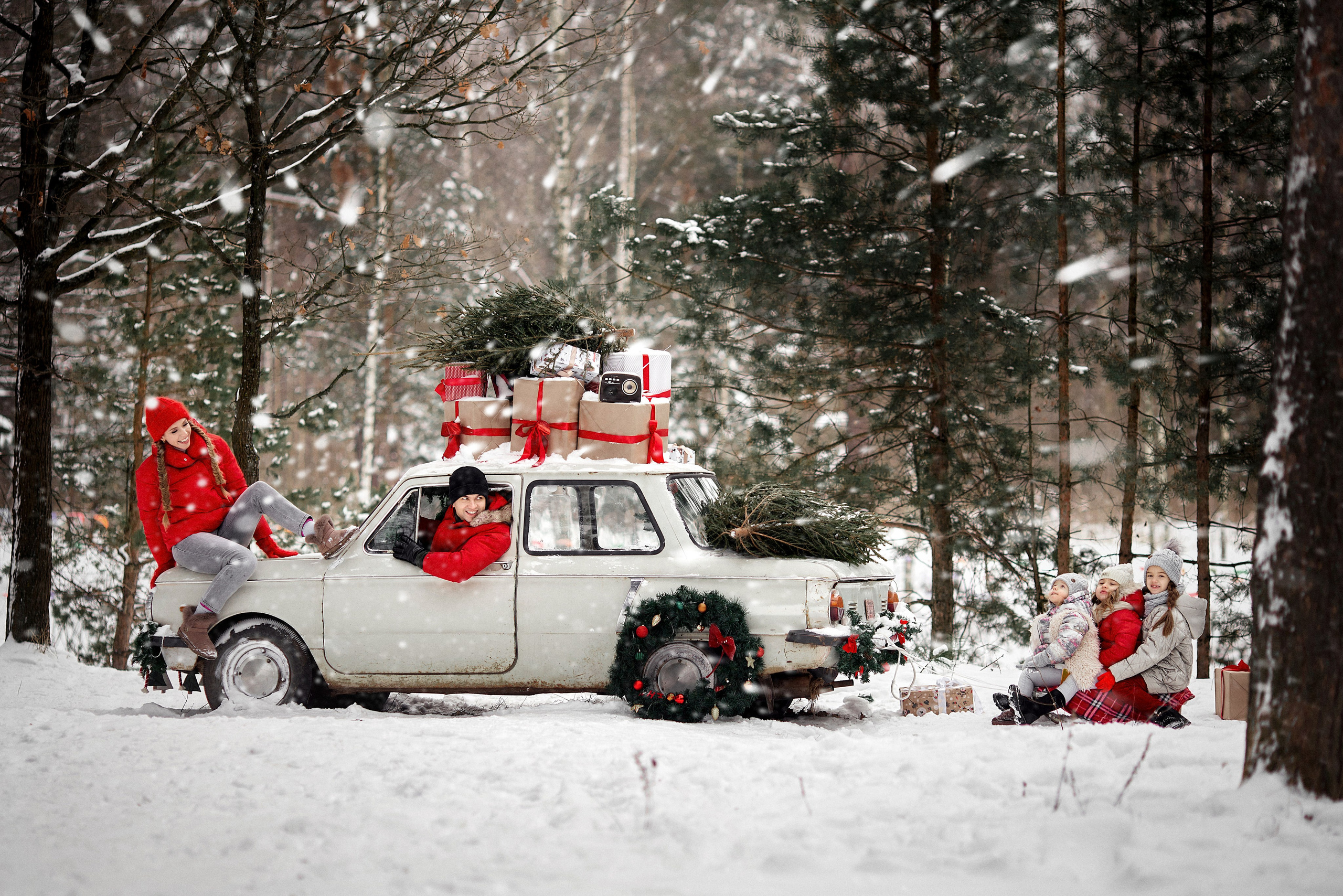 Семья с машиной. Свадебный и семейный фотограф Игорь Елагин
