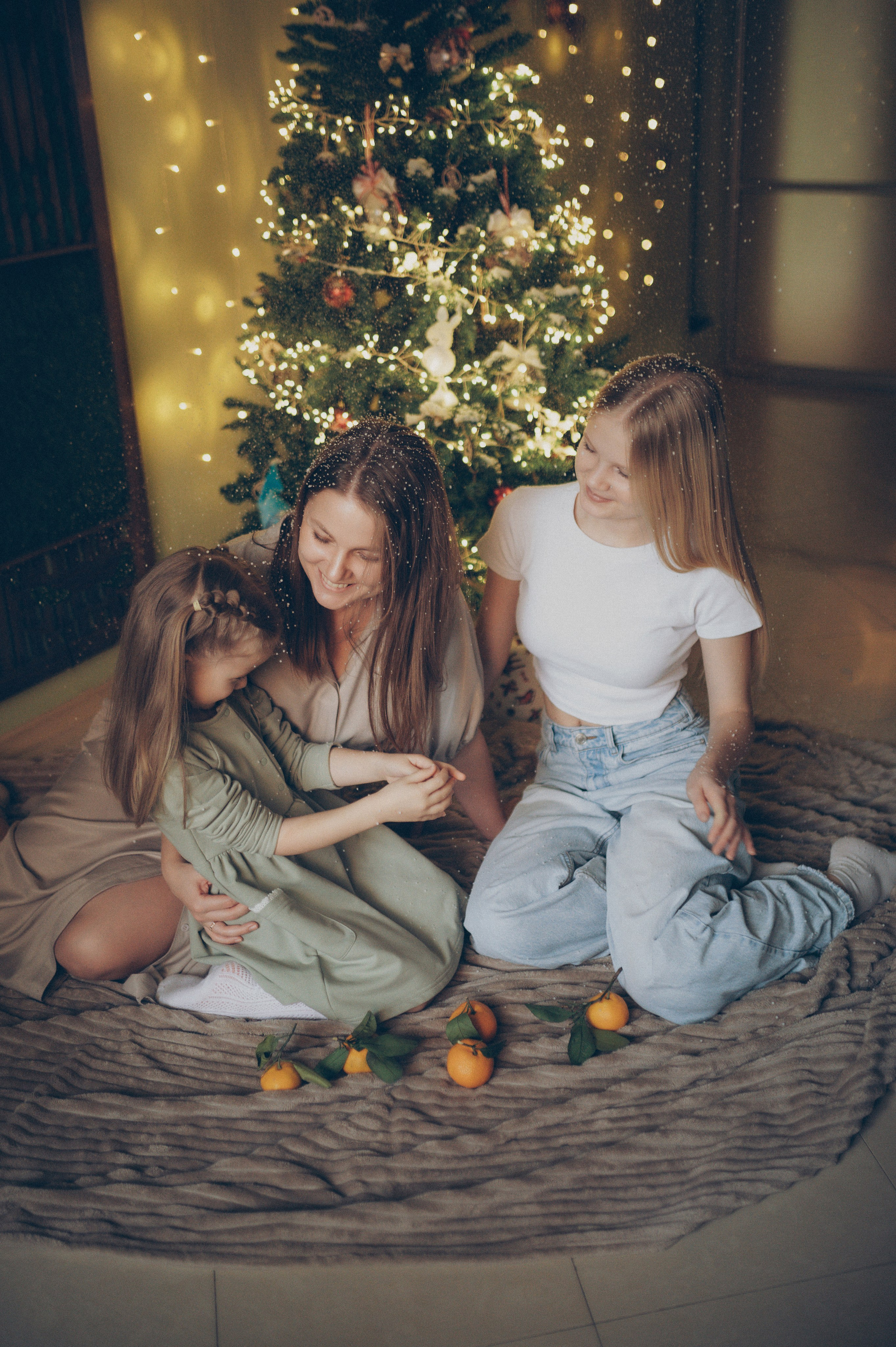 Тася, Соня, Женя и Илья (новогодняя домашняя). Фотограф, г. Лесной Свердловской области