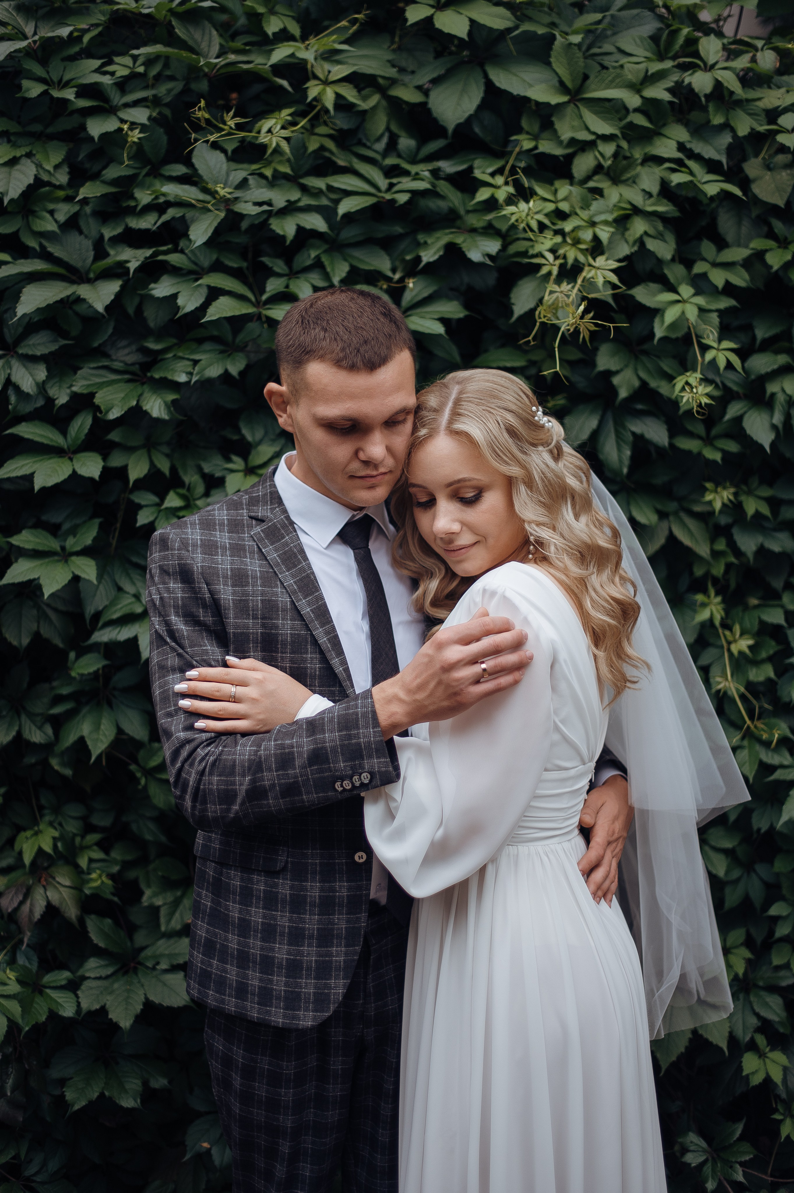 Тёплым осенним днём Николай и Наталья. Свадебный фотограф в Ярославле Денис Медоваров