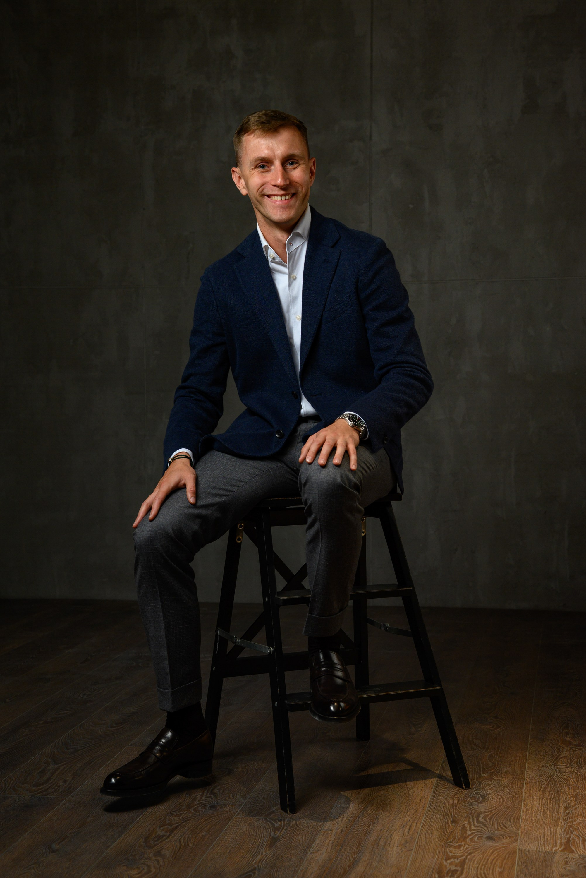 Индивидуальная мужская фотосессия. Компания и фотошкола по созданию контента в Москве