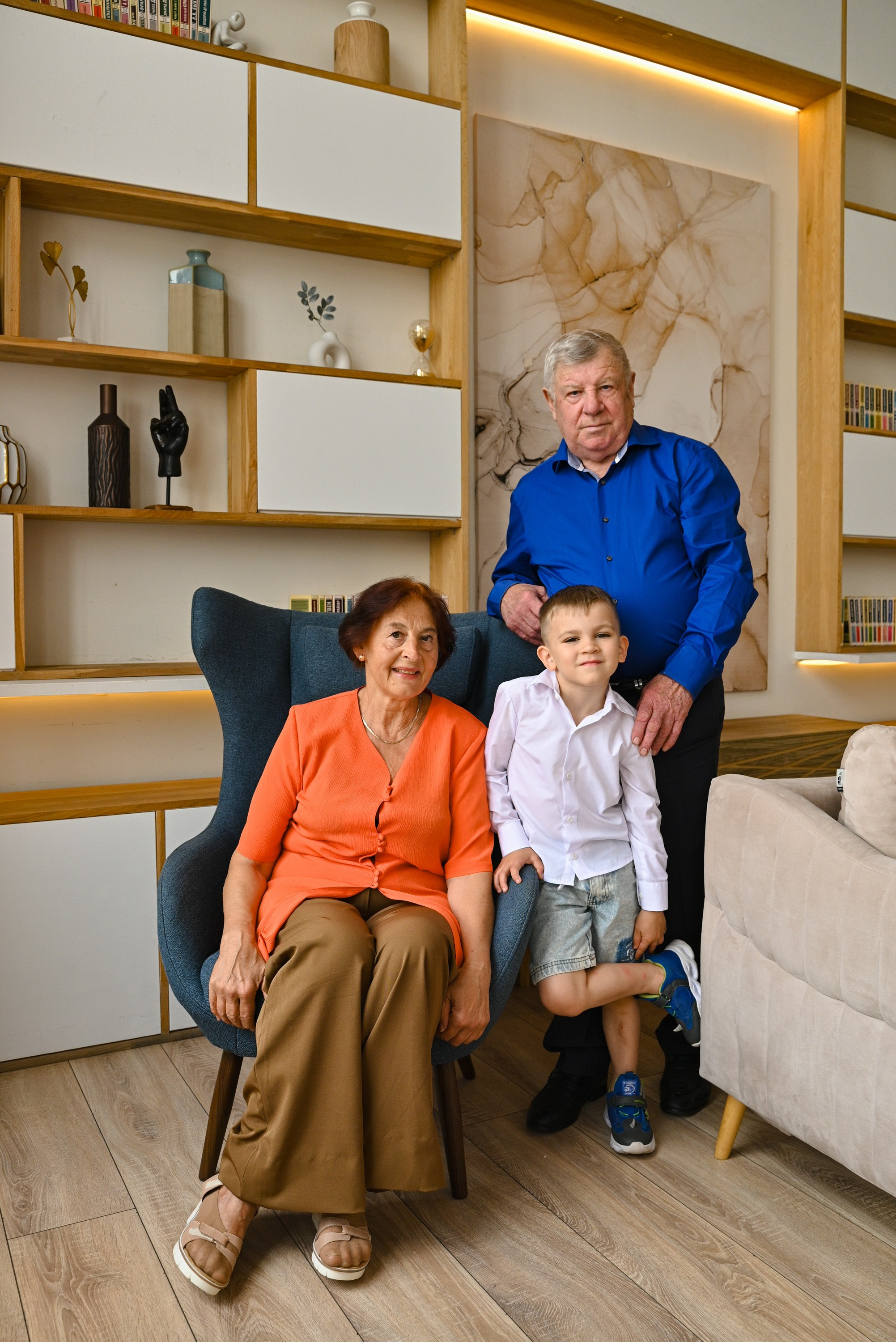 Счастливая большая семья. Компания и фотошкола по созданию контента в Москве