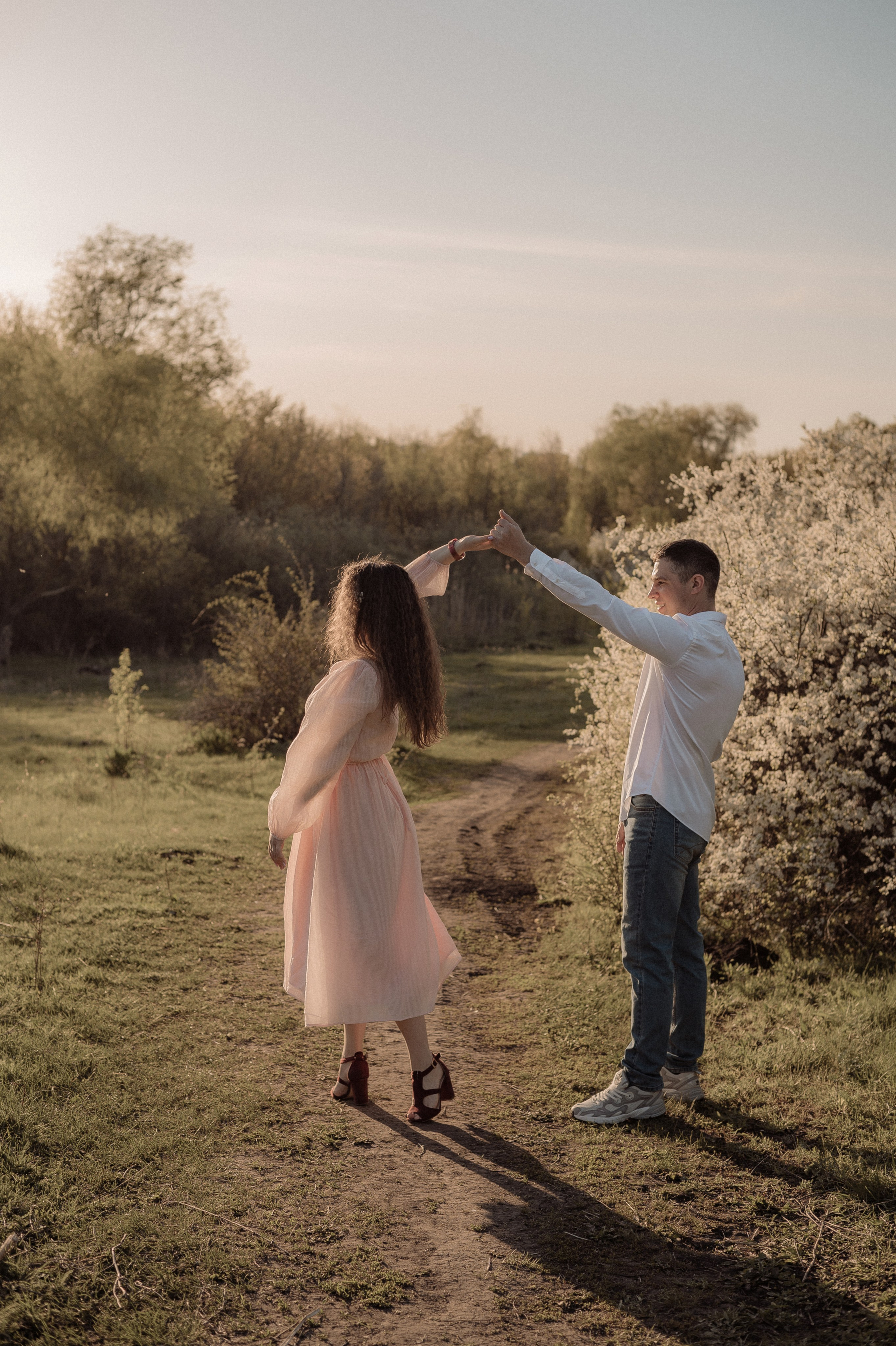 Настя, Антон и цветущие сады. Фотограф Мария Стрелкова