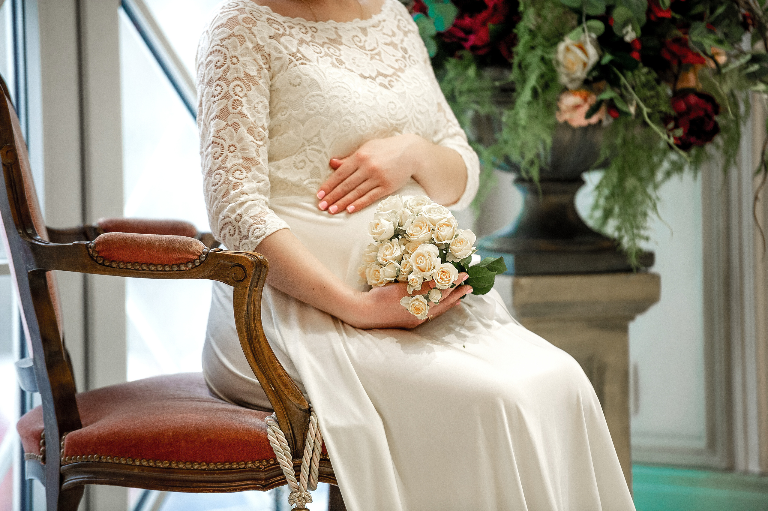 Фотосъёмка беременных в новогодней фотостудии. Свадебный фотограф Наталья Немцева в Санкт-Петербурге