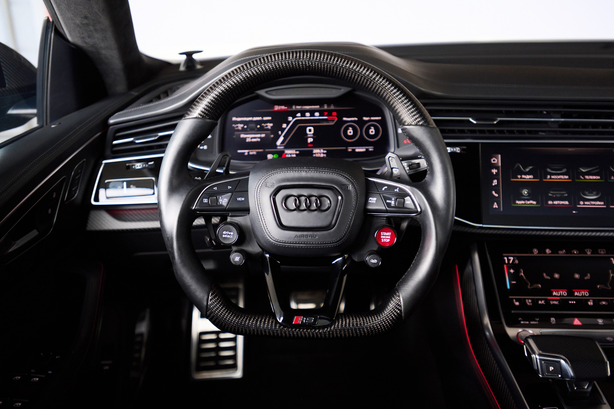 Руль и приборная панель Audi RS Q8