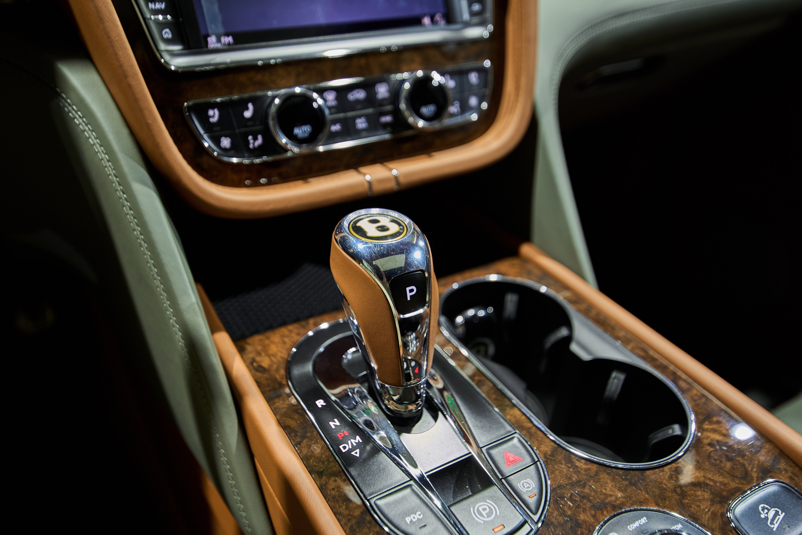 Автосалон MaxisCars. Автомобильный и интерьерный фотограф в Минске Александр Тагаев