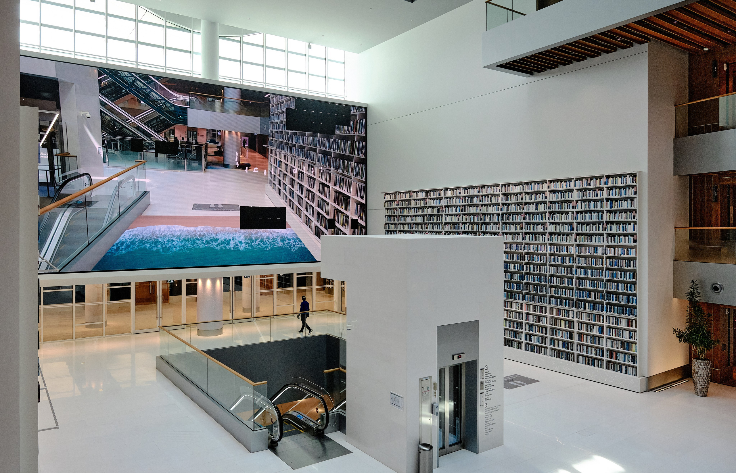 Dubai & Abu Dhabi. Aleksandr Kobtsev