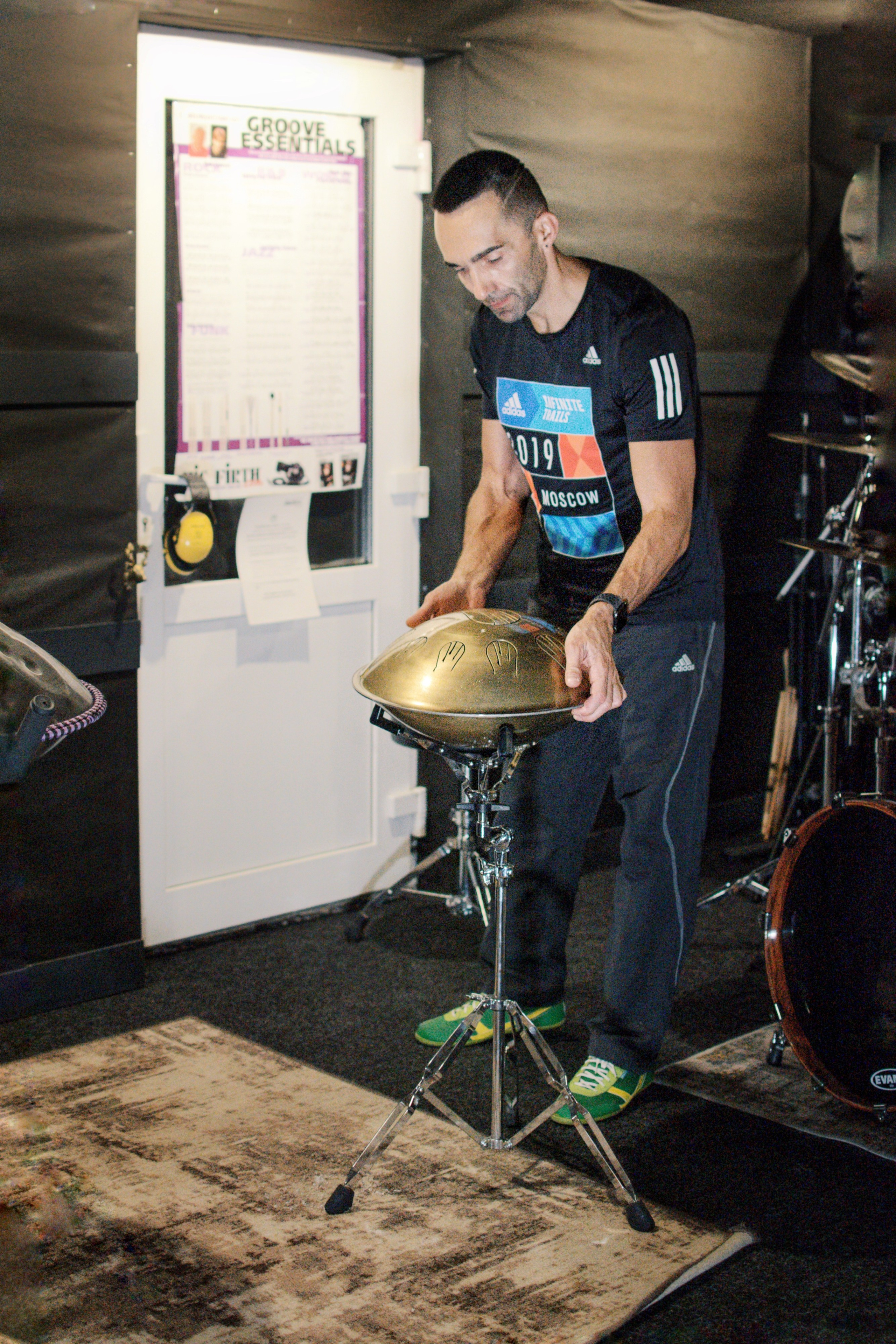 Фотосъемка мастер-класса по Хангдраму с Екатериной Князевой в школе барабанов Dedov.Drums Зеленоград. Предметный и контентный фотограф в Москве и Зеленограде Анастасиевская