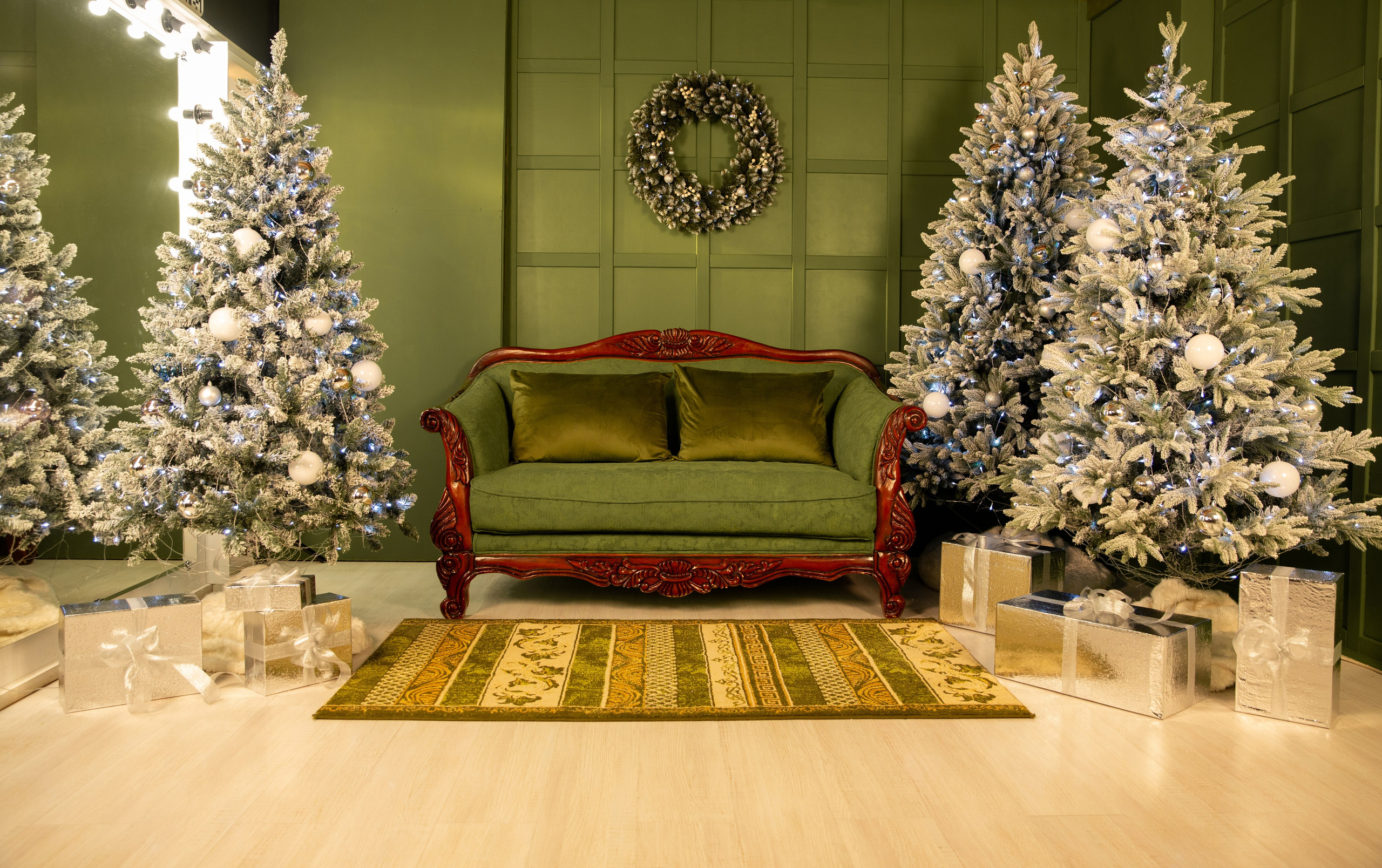 Новогодние локации. Фотостудия Алматы. Семейная и детская фотостудия Family studio.Фотограф Алматы