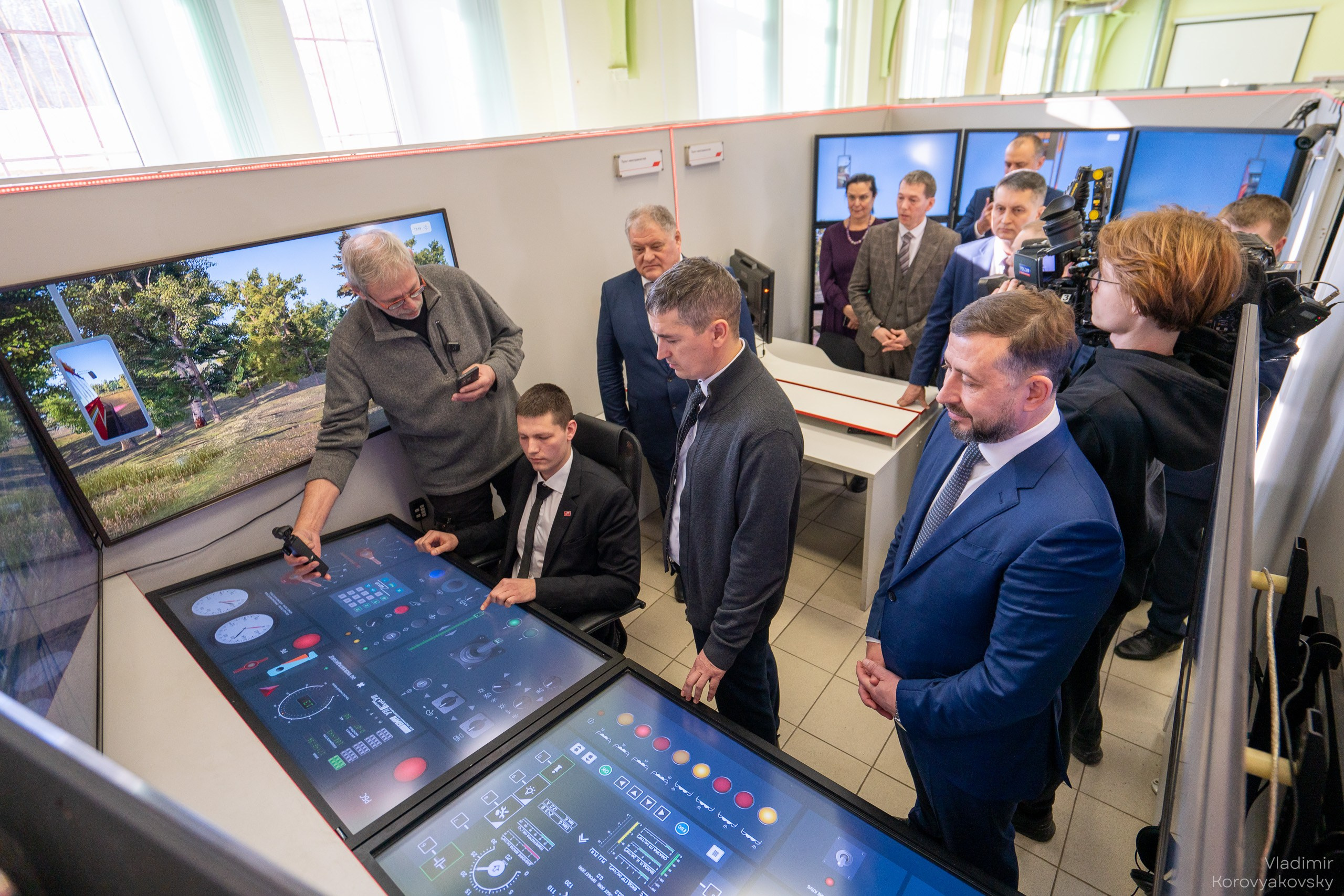 Открытие лабораторий. Фотограф Владимир Коровяковский