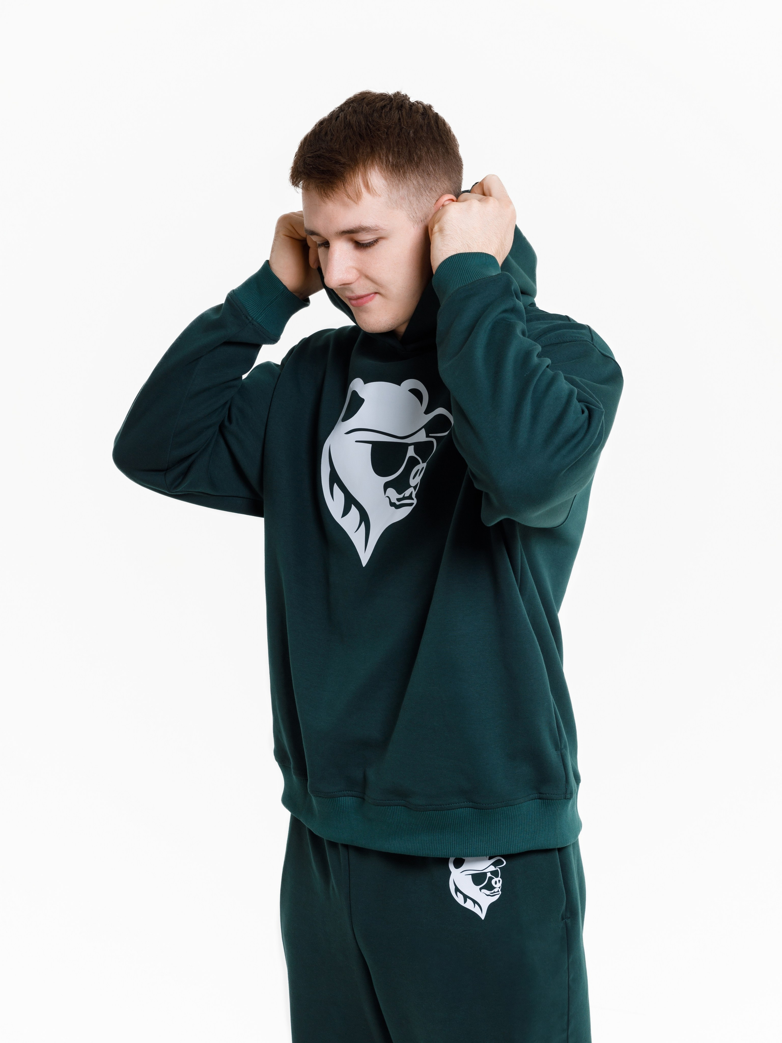 Съемка мужского спортивного костюма для Wildberries. СЕМЕЙНЫЙ И ПРЕДМЕТНЫЙ ФОТОГРАФ — ЛЕНА ГОНЧАР | КРАСНОДАР | МАЙКОП