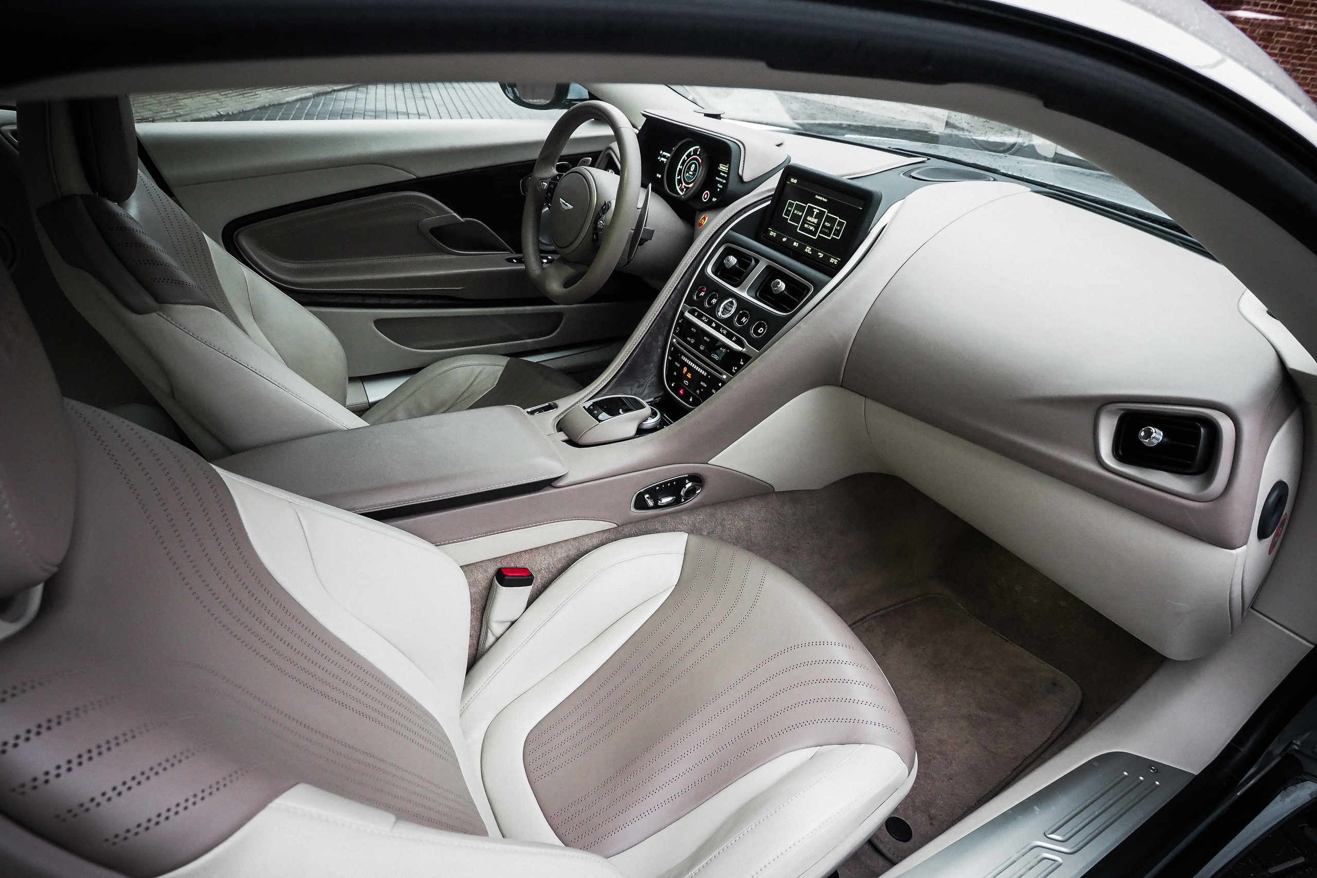 Aston Martin DB11. Гуру мировой свадебной фотографии Александр Ноздрин, г. Москва и весь