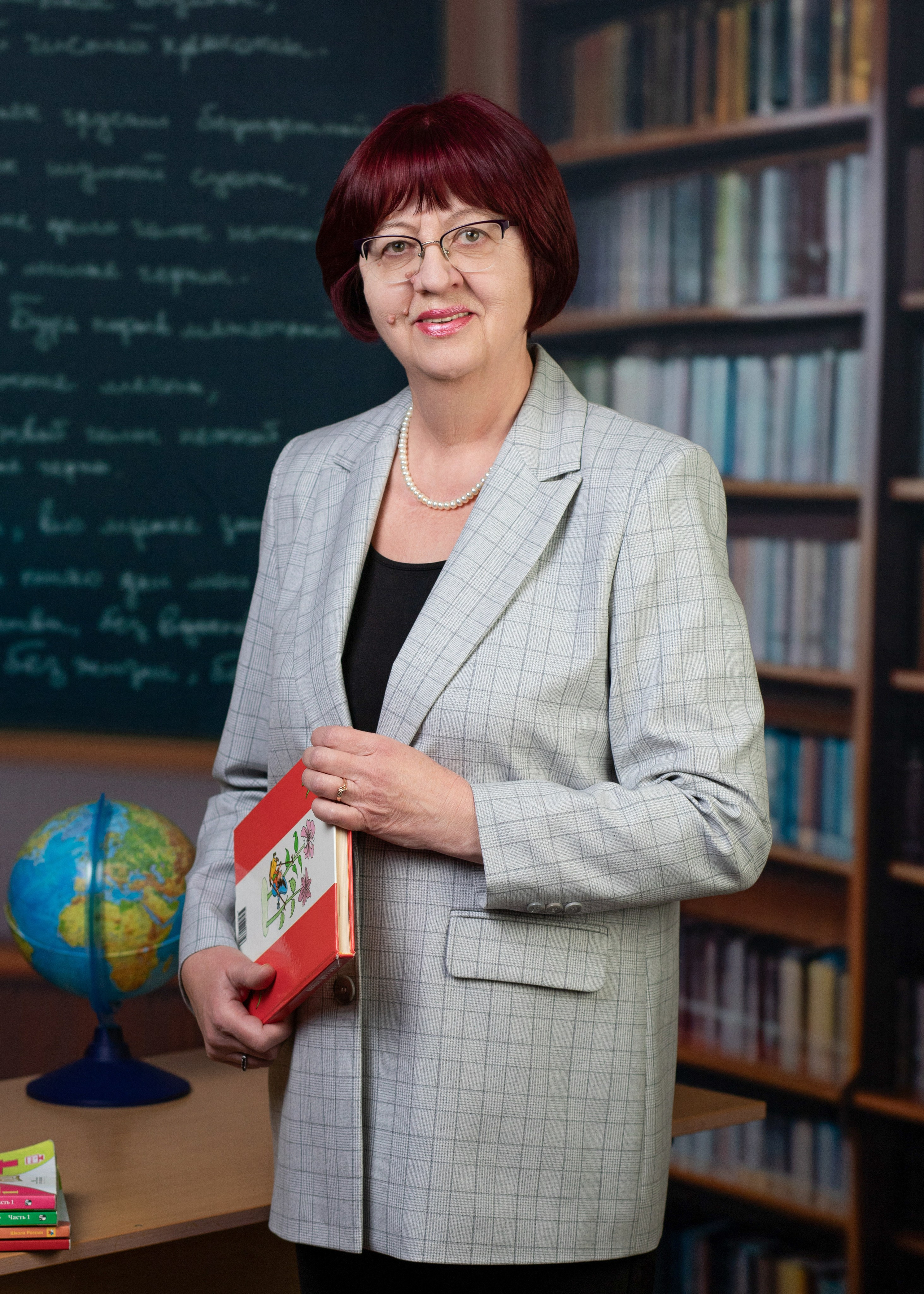 Классный руководитель. Выпускная фотография. Начальная школа 4 класс