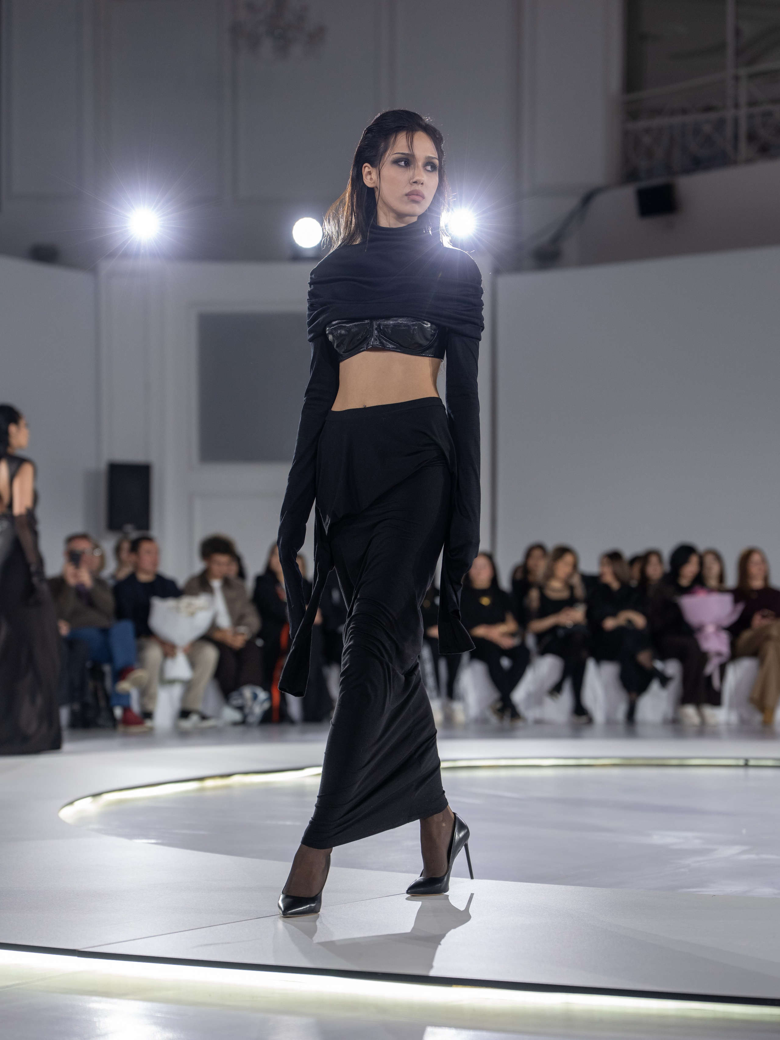 Дизайн DVALI. Сайт Алматинского НЮ АРТ, будуар и фэшн фотографа Дениса Карпенко