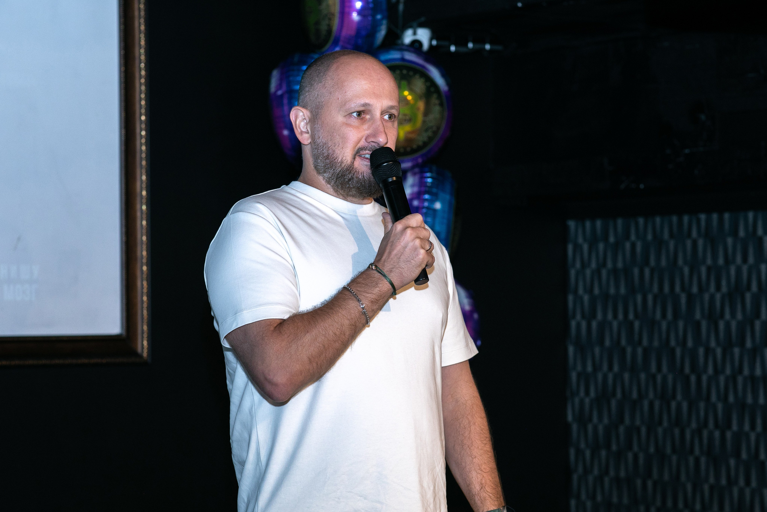 Встреча криптовалюте. Art photographer Nino