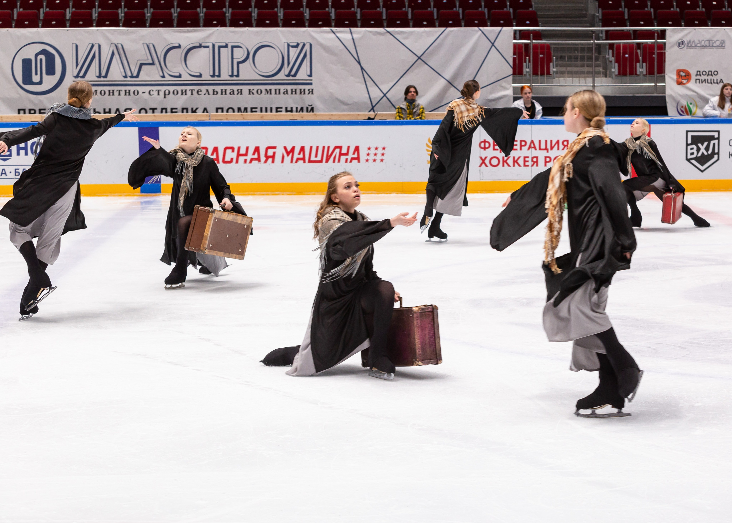 VII Ежегодный фестиваль массовых танцев на льду и фигурного катания «Петровский лёд» Санкт-Петербург 2024. Репортажный фотограф в Москве