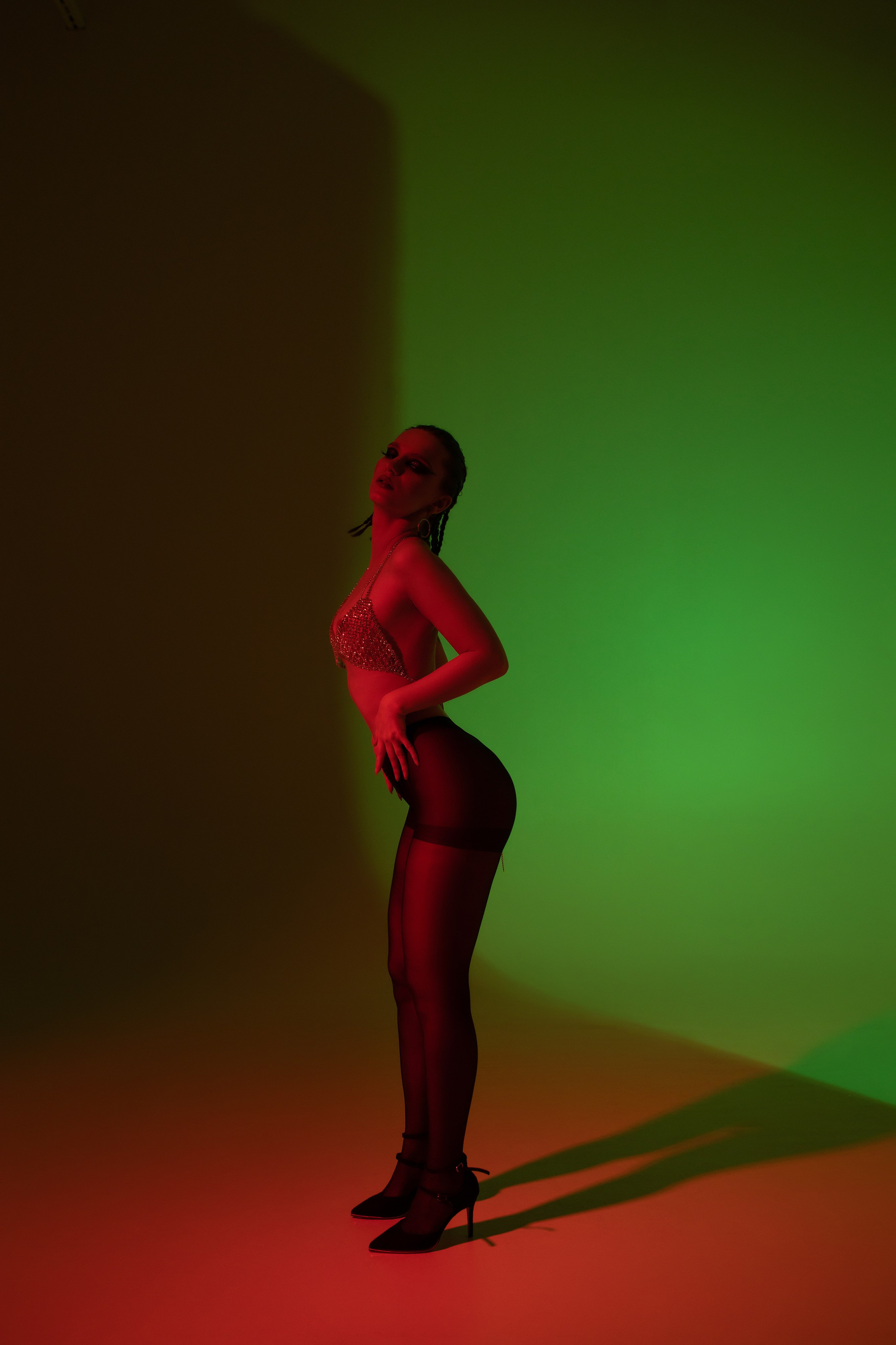 Цветной свет и фигуры. Фотограф Минск