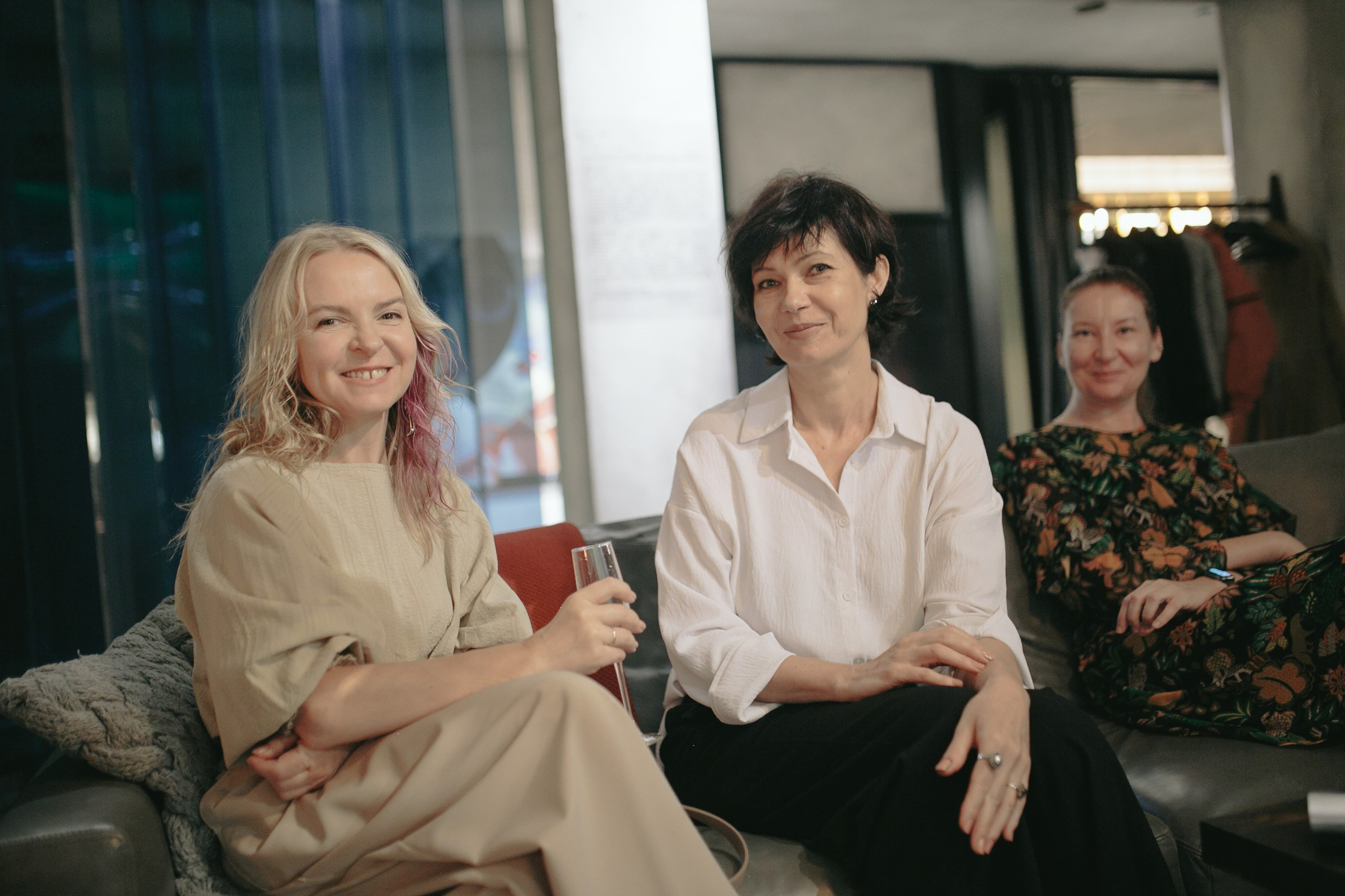 Фото. Художник-абстракционист Ольга Рикун. Москва