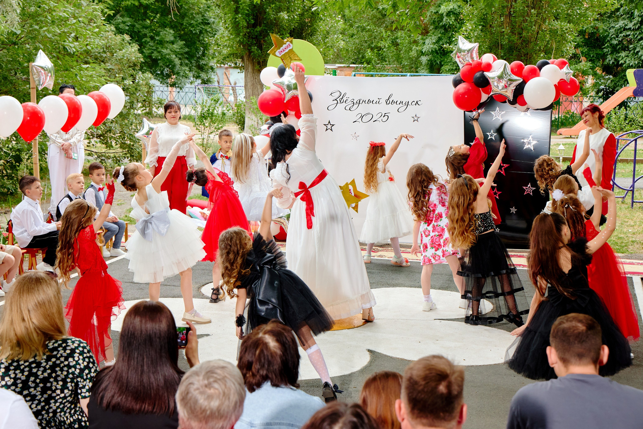 Выпускной 45 сад. Фотограф Выпускные альбомы Таганрог Сергей Коробченко