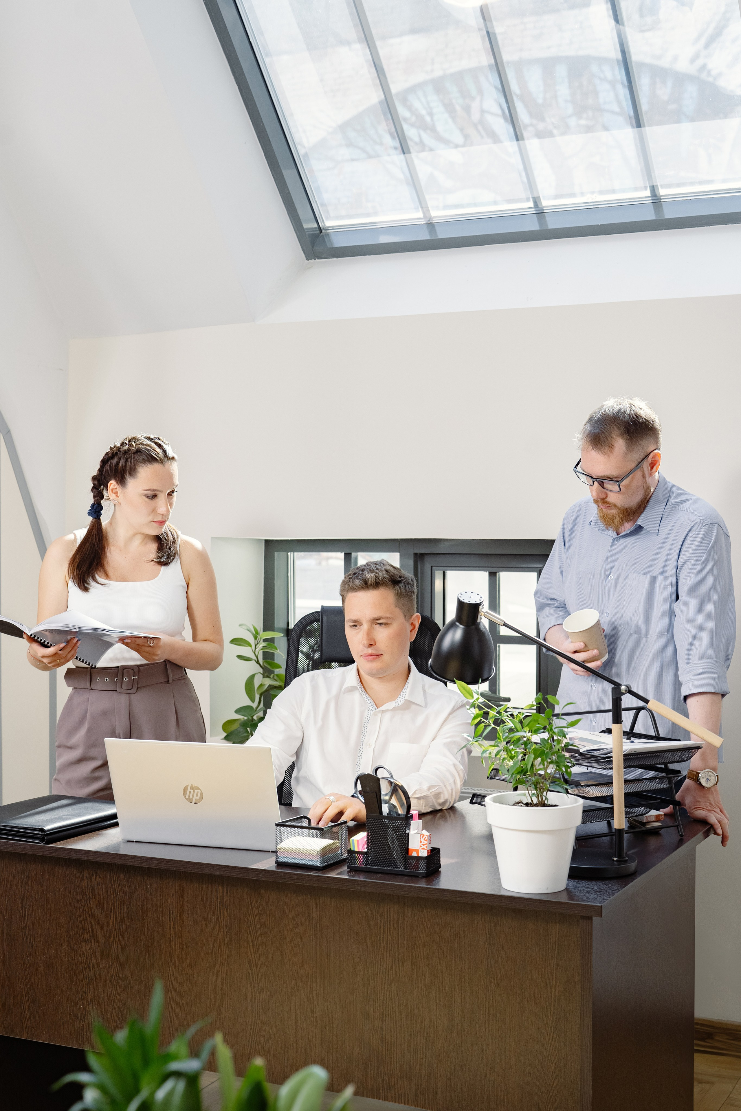 Портреты сотрудников компании в офисе. КОРПОРАТИВНЫЙ, ИМИДЖЕВЫЙ И РЕПОРТАЖНЫЙ ФОТОГРАФ МАКСИМ МЕШ