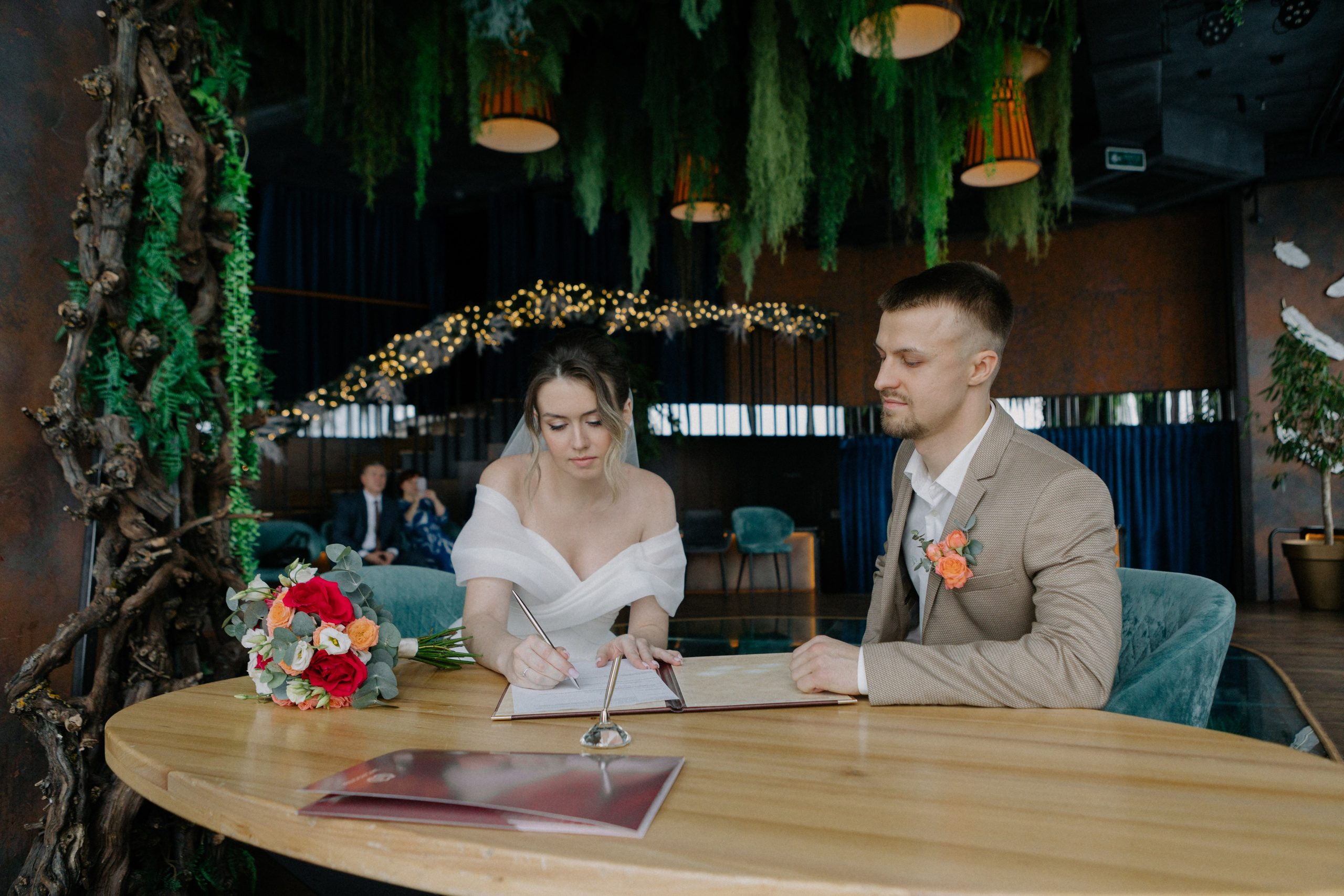 Ксюша и Илья. Утро в отеле роспись в Birds. Свадебный и портретный фотограф в Москве Анастасия Масюк