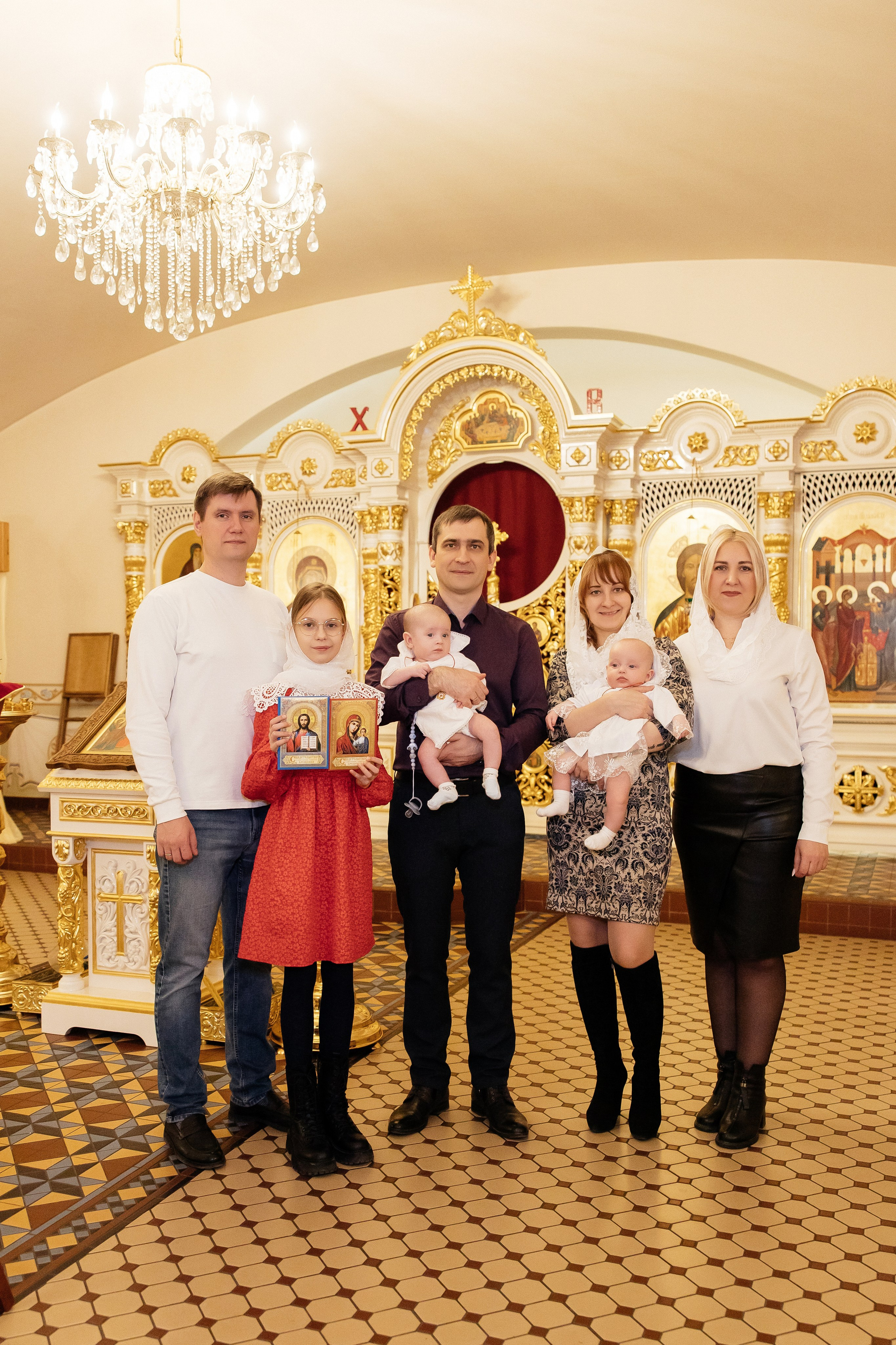 Таинство Крещения Александры и Алисы. Храм Покрова Пресвятой Богородицы. Семейный фотограф в Рязани и Рязанской области