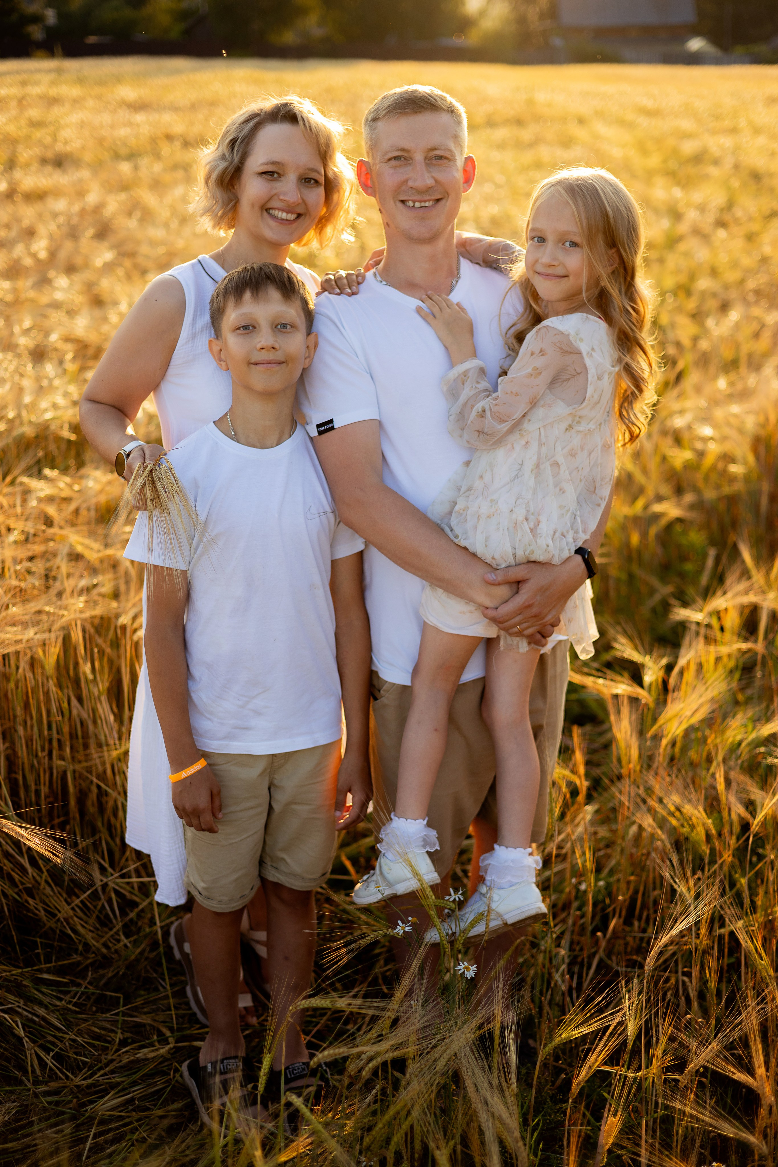 Семейная съемка в пшенице. Фотограф Ульянкина Мария
