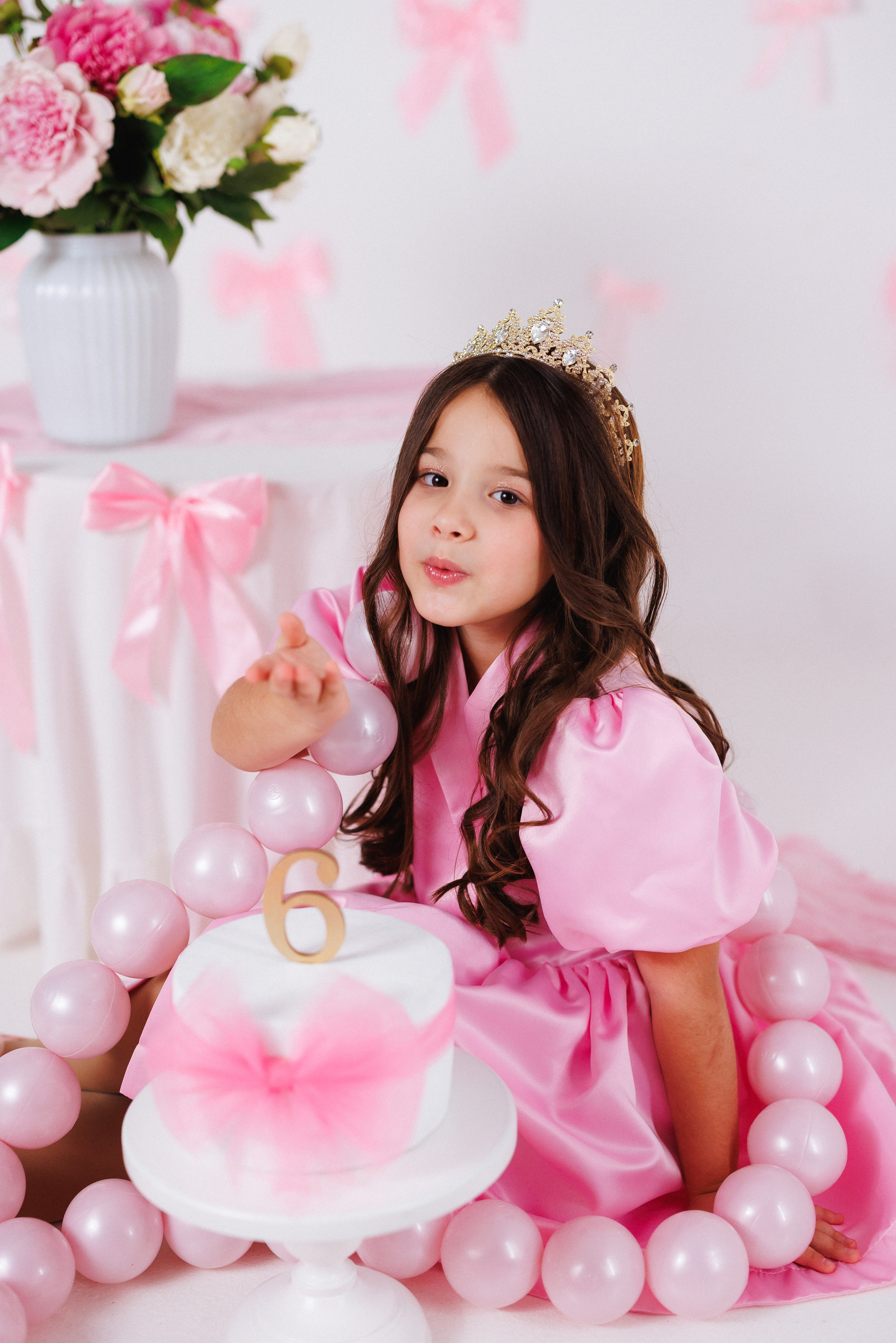 Детская фотосессия к Дню рождения для девочек, фотостудия «Антураж». Семейный и детский фотограф в Краснодаре Анна Трашкова
