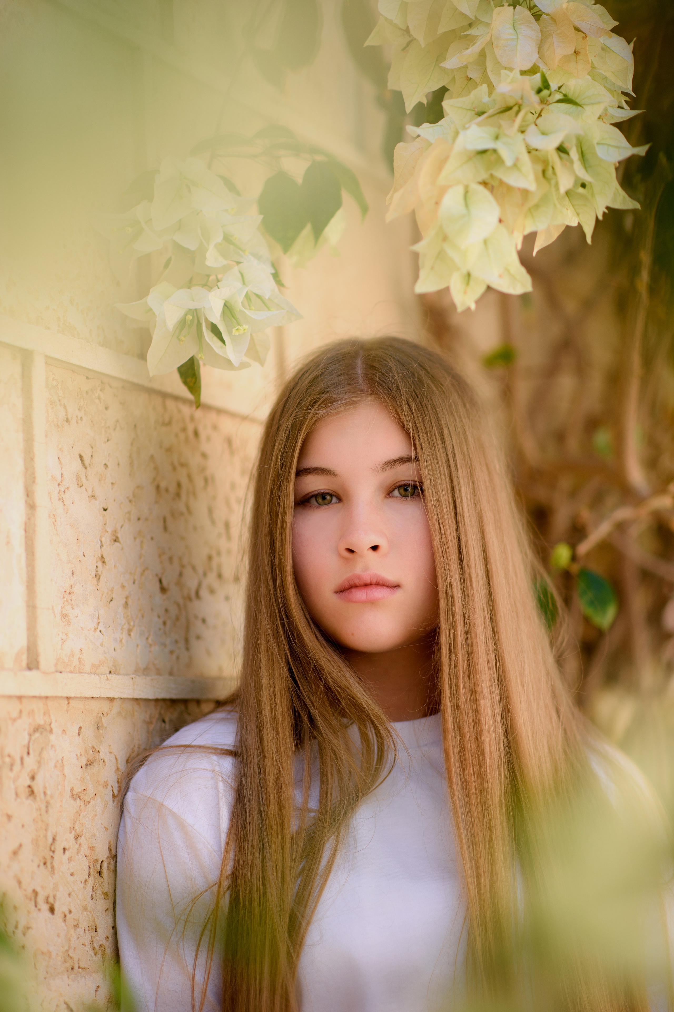 Фотосессия девочки подростка в старом городе. Главная